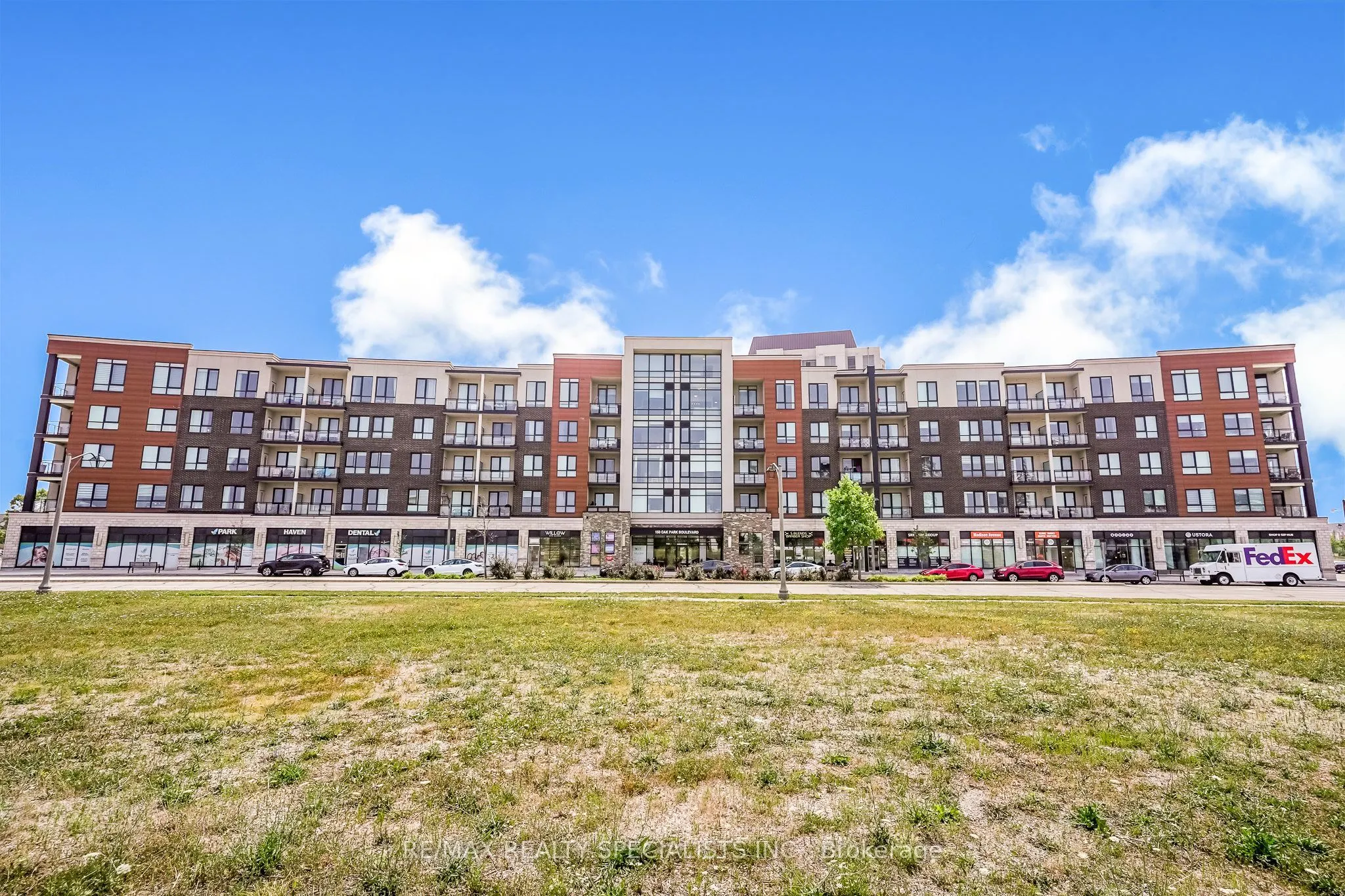 150 Oak Park Boulevard, #513