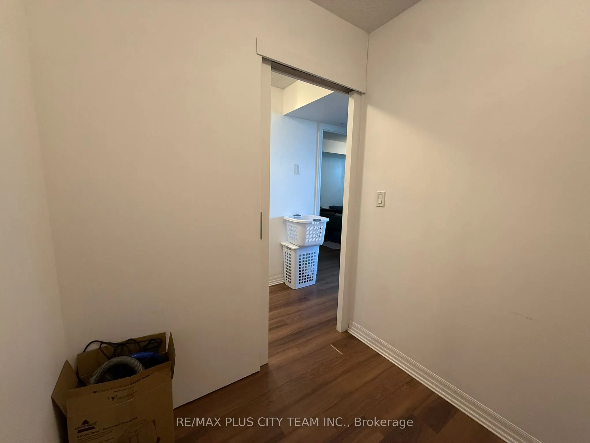 80 Esther Lorrie Drive S, #807