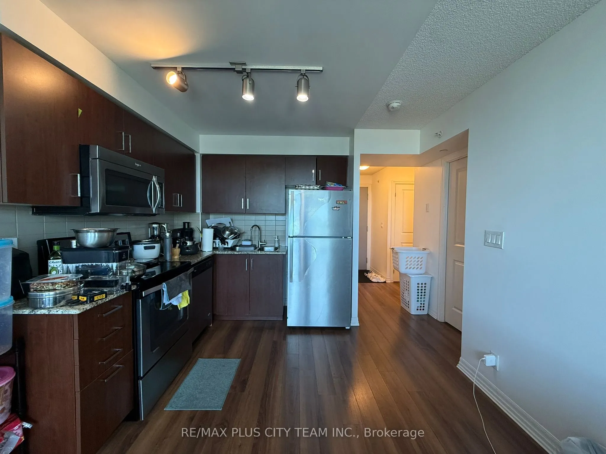 80 Esther Lorrie Drive S, #807