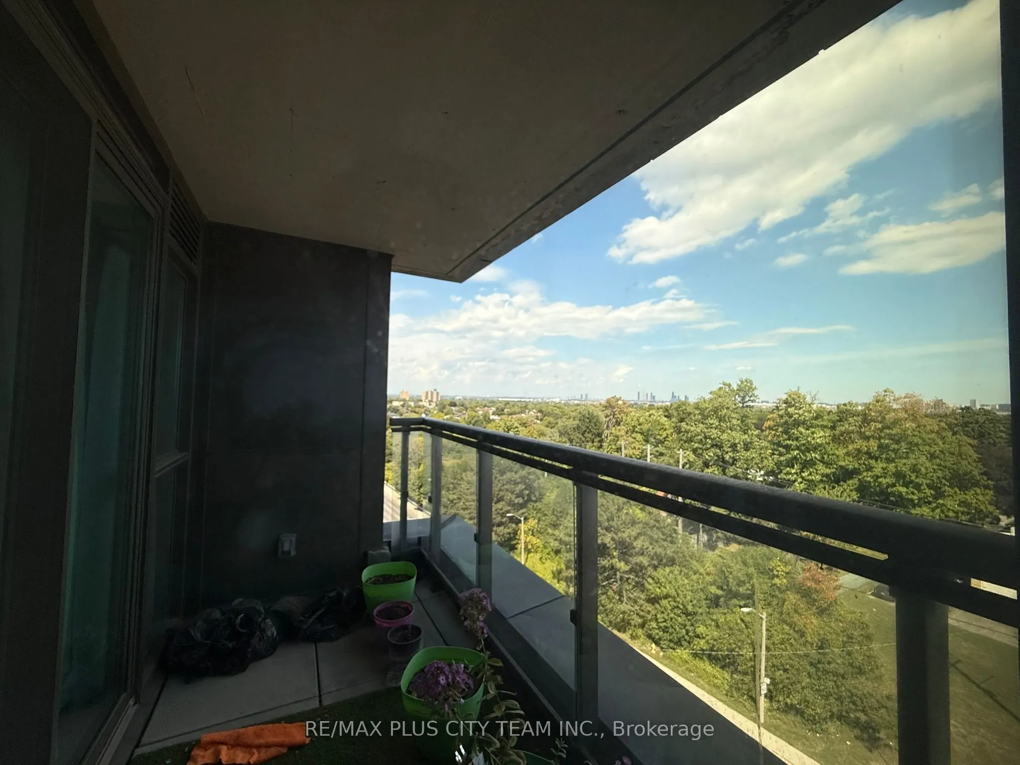 80 Esther Lorrie Drive S, #807