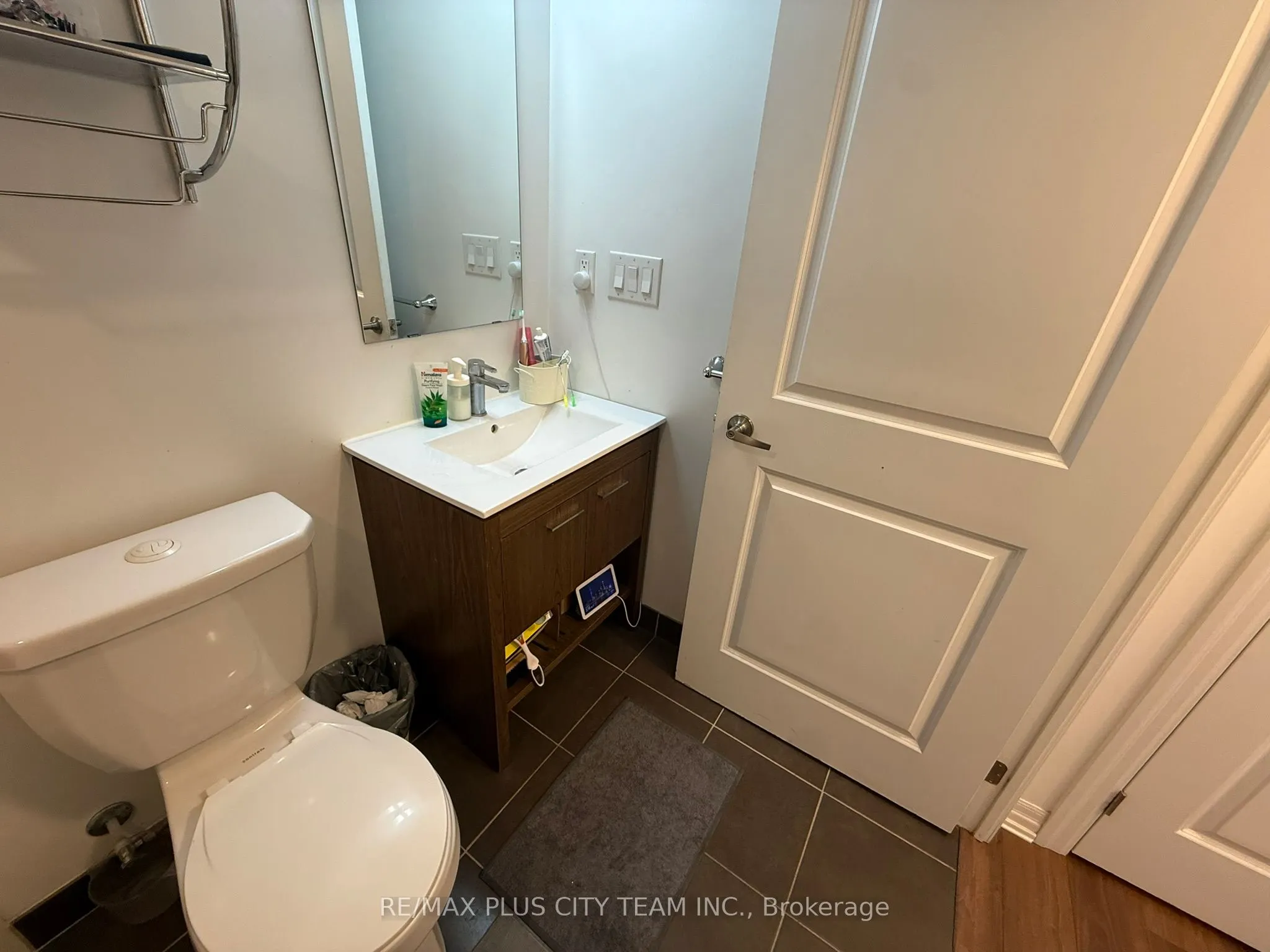 80 Esther Lorrie Drive S, #807