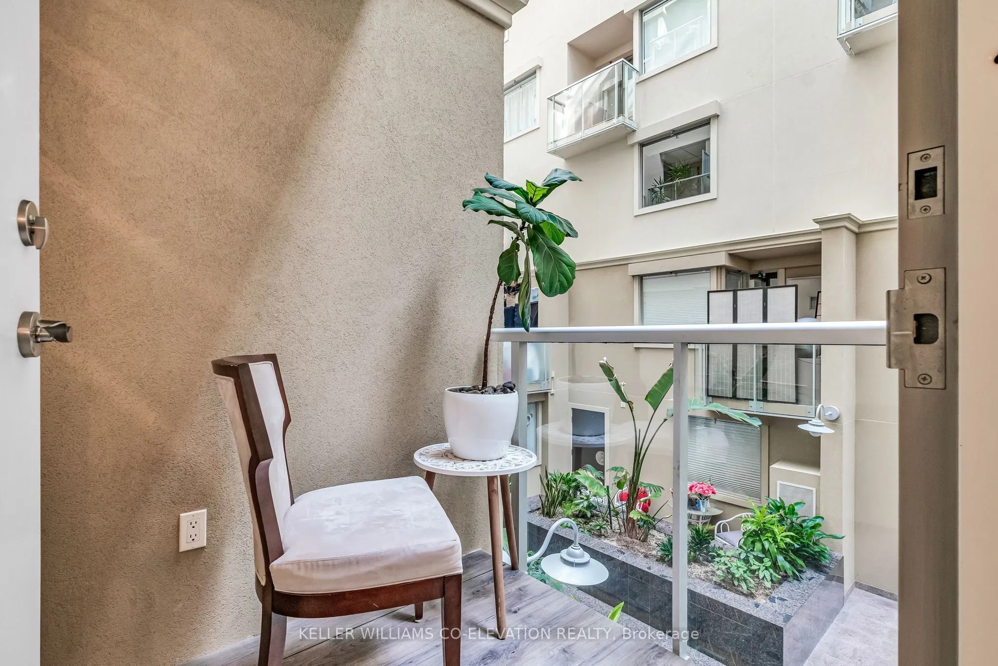 437 Roncesvalles Avenue, #215