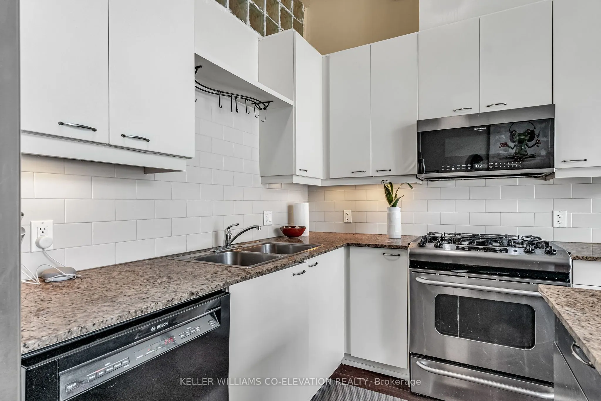 437 Roncesvalles Avenue, #215