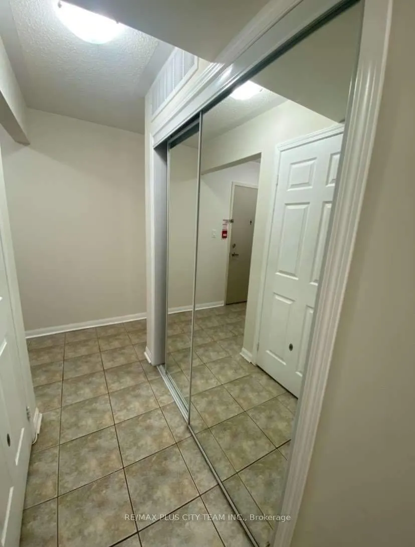 625 Dundas Street, #5