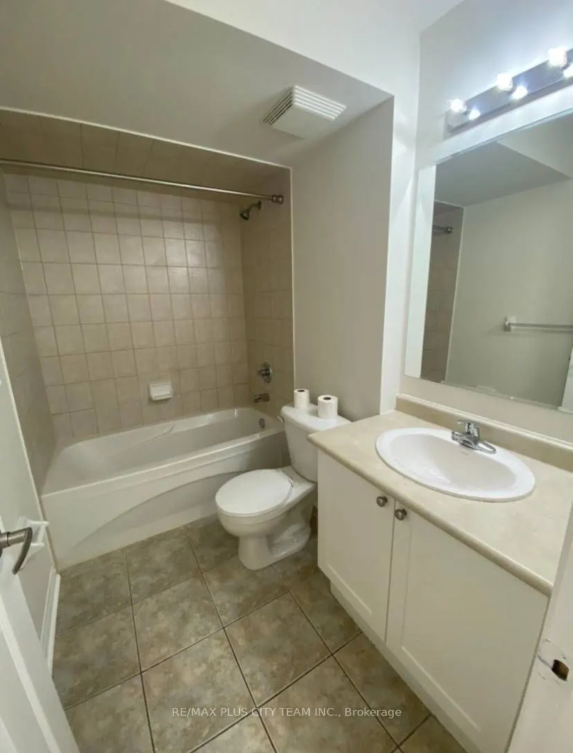 625 Dundas Street, #5