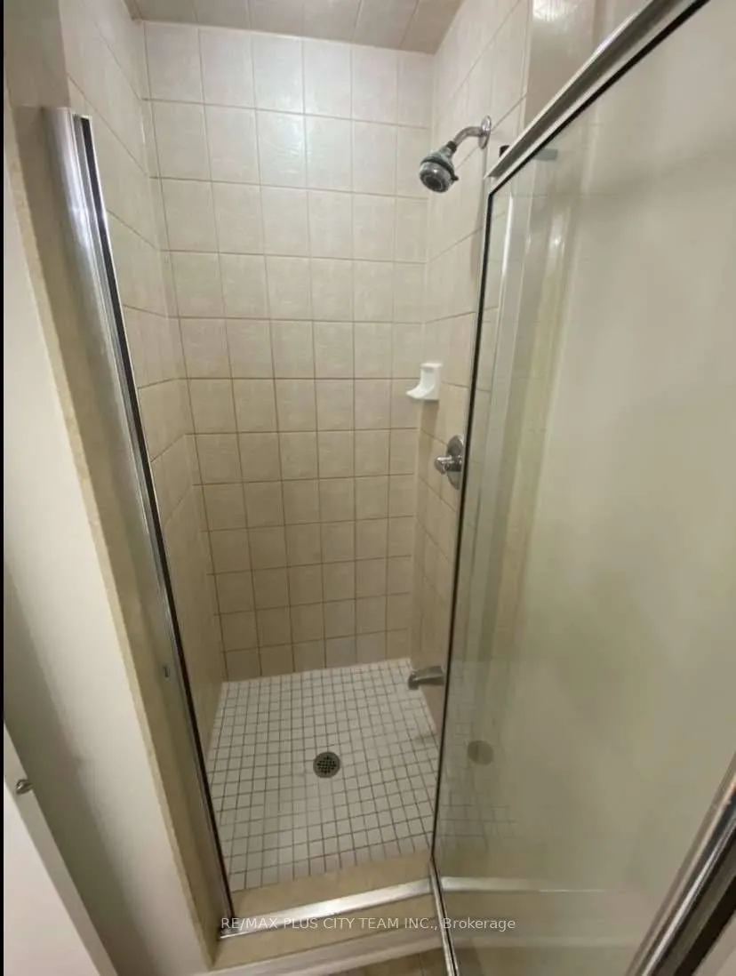 625 Dundas Street, #5