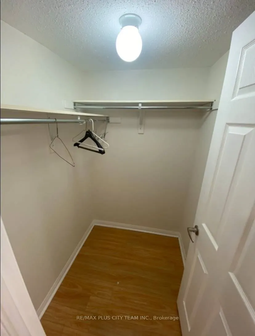 625 Dundas Street, #5