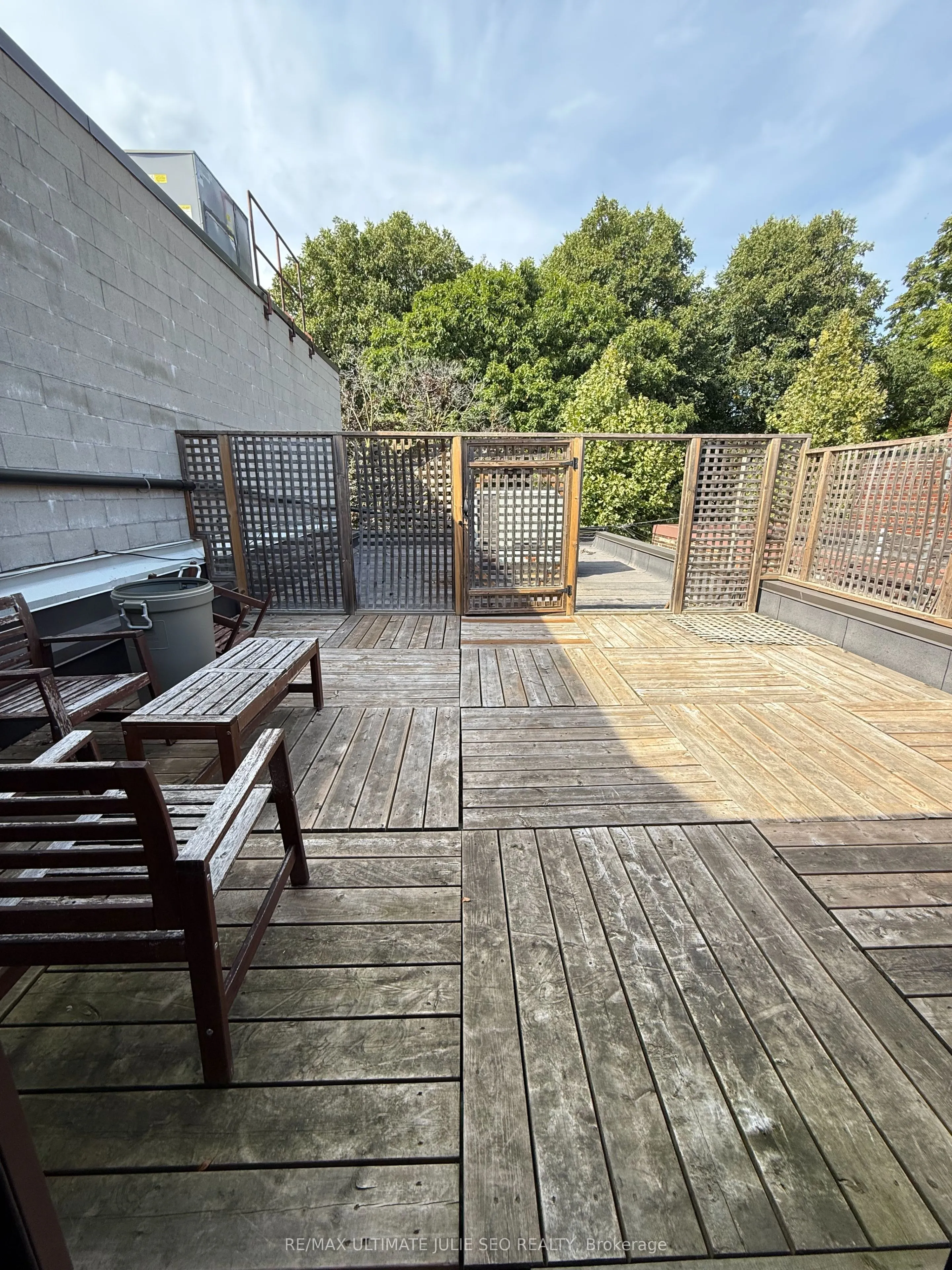 2318 Bloor Street W, #2nd floor
