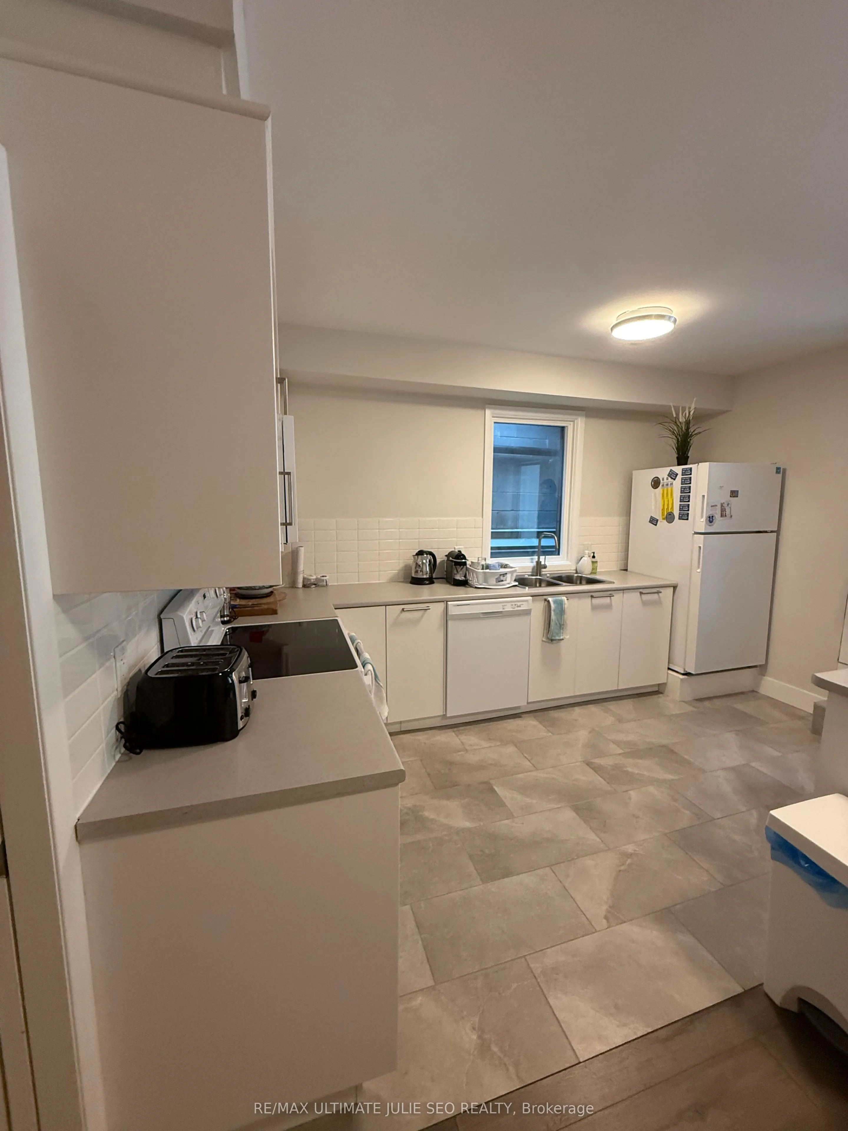 2318 Bloor Street W, #2nd floor
