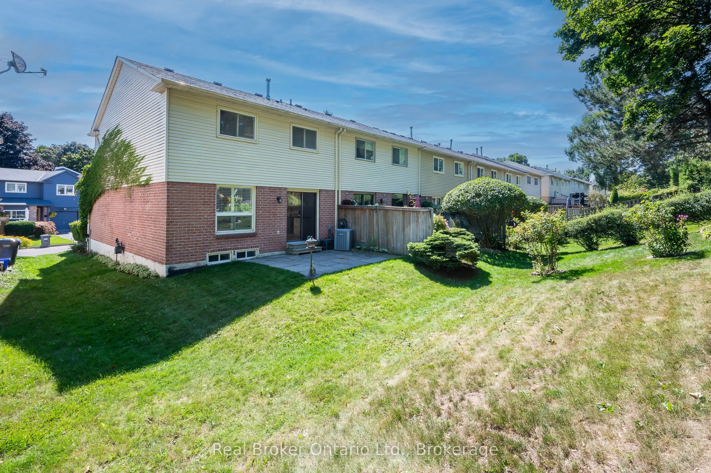 815 Sweetwater Crescent