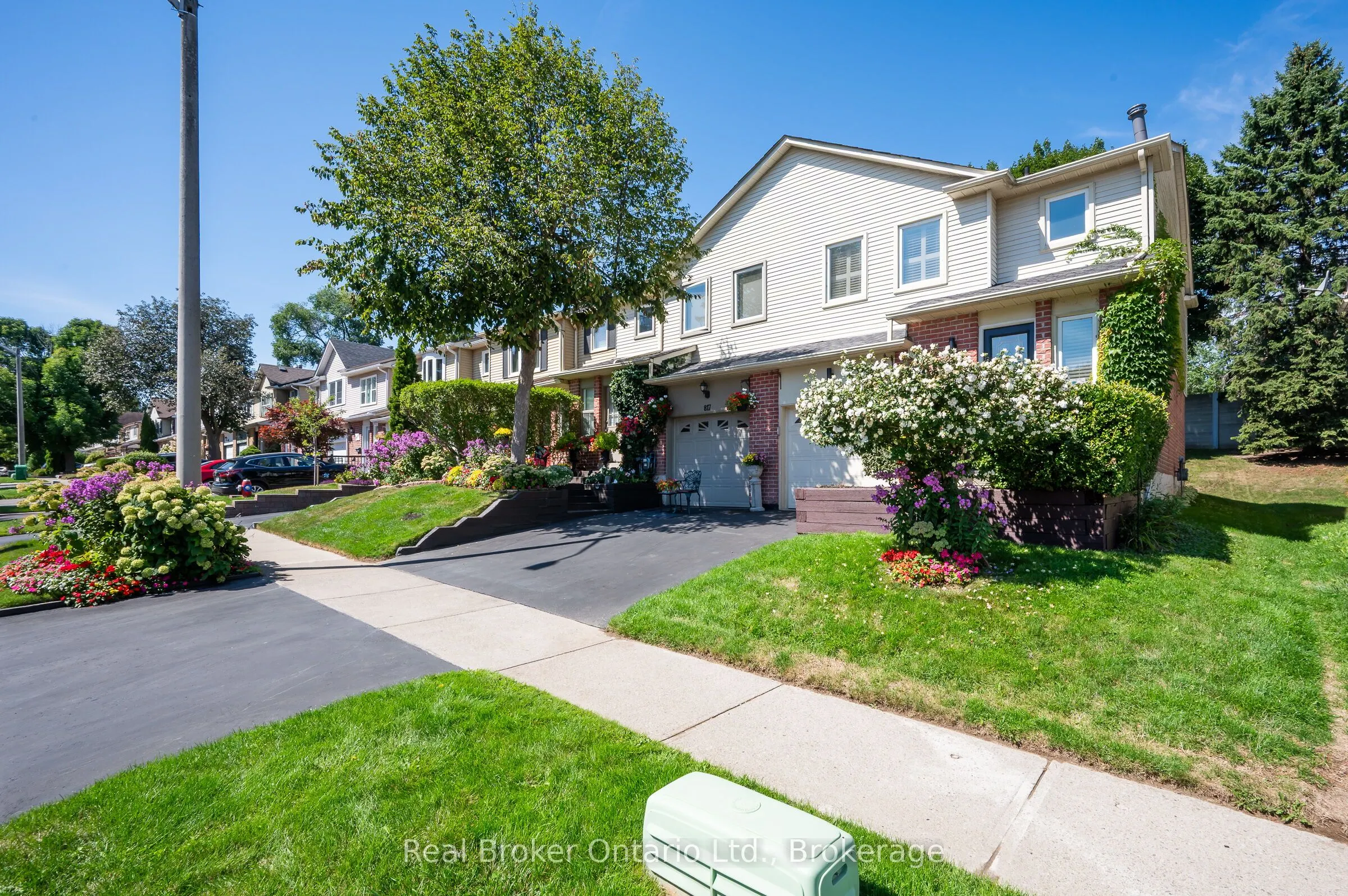 815 Sweetwater Crescent