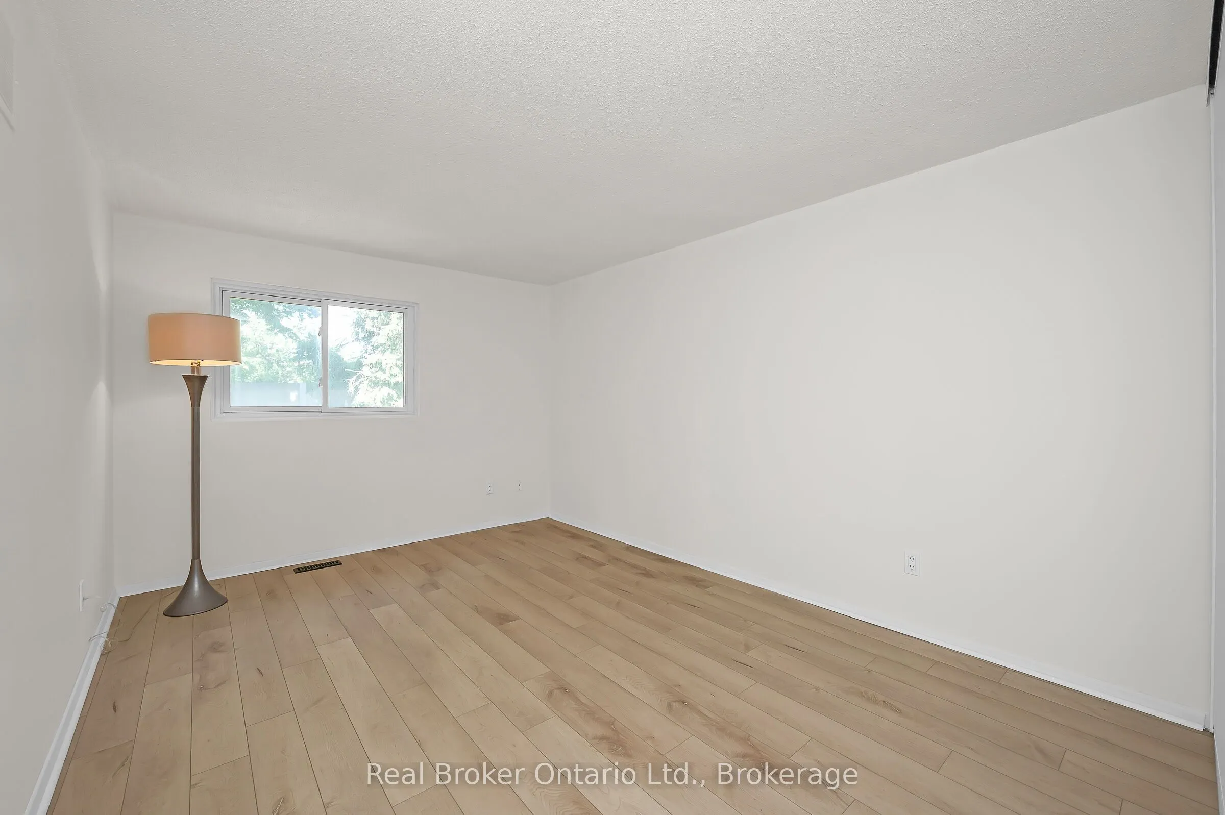 815 Sweetwater Crescent