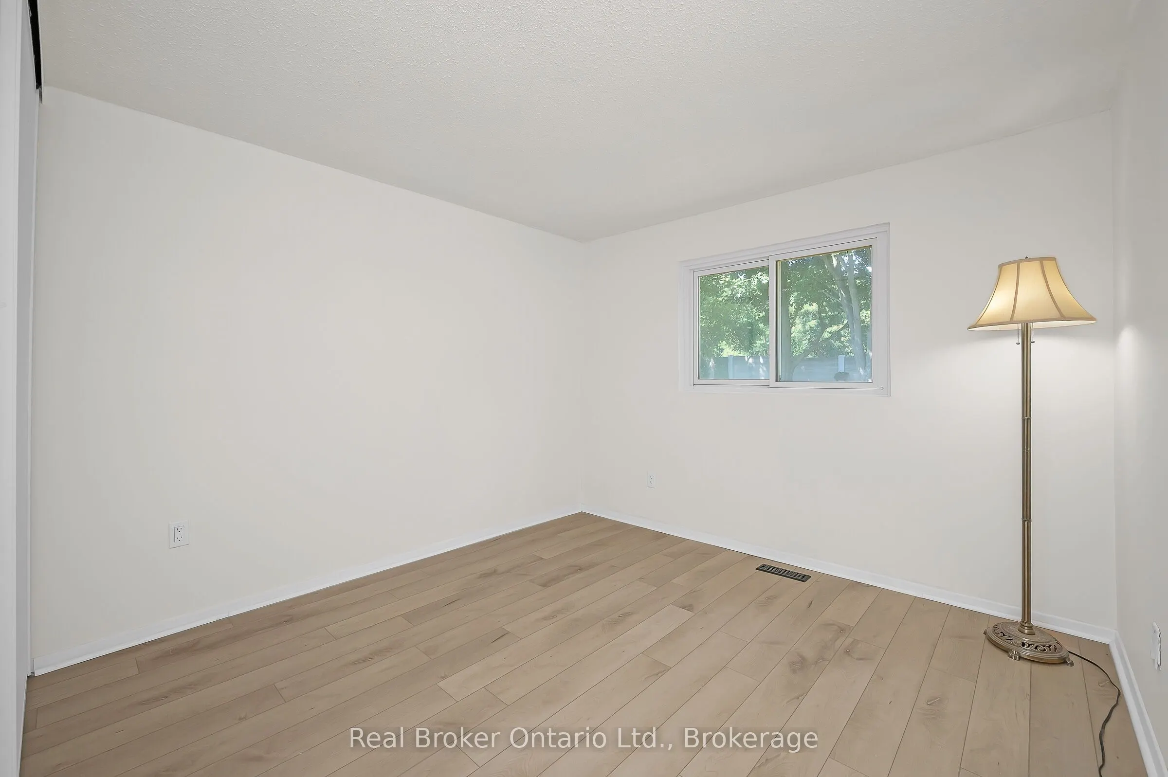 815 Sweetwater Crescent