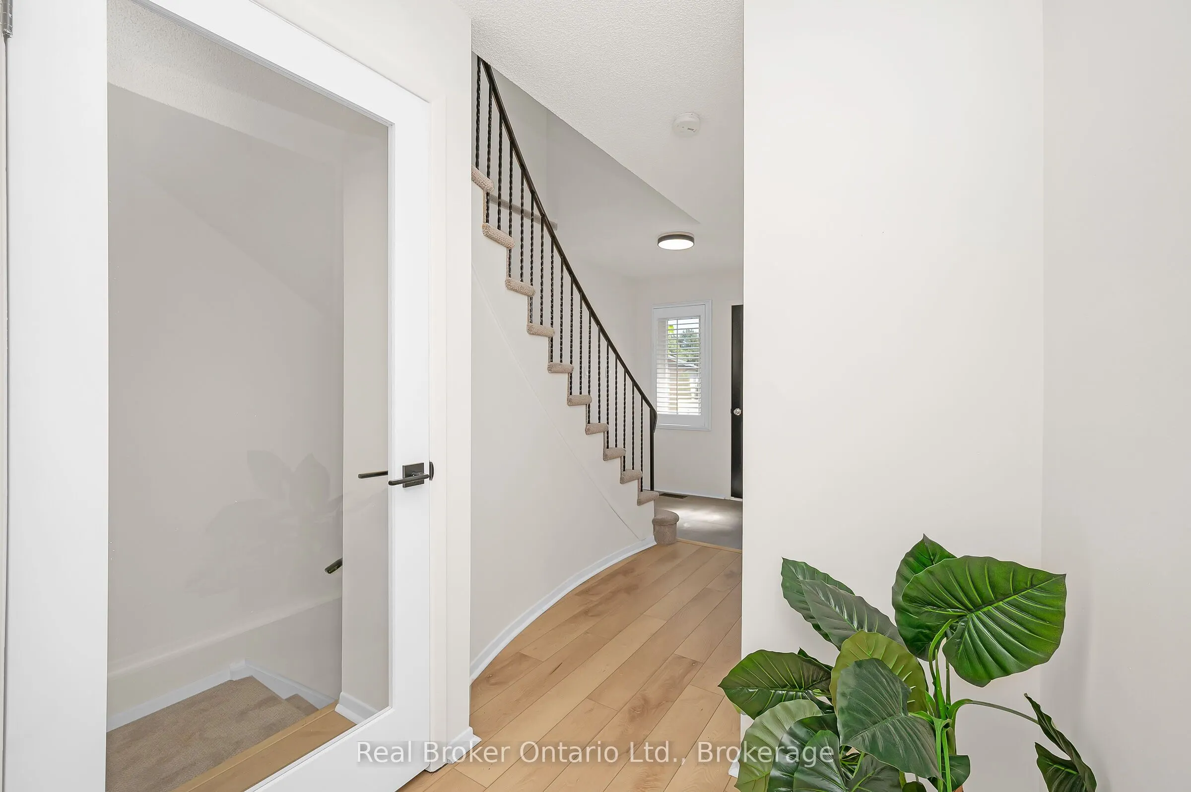 815 Sweetwater Crescent