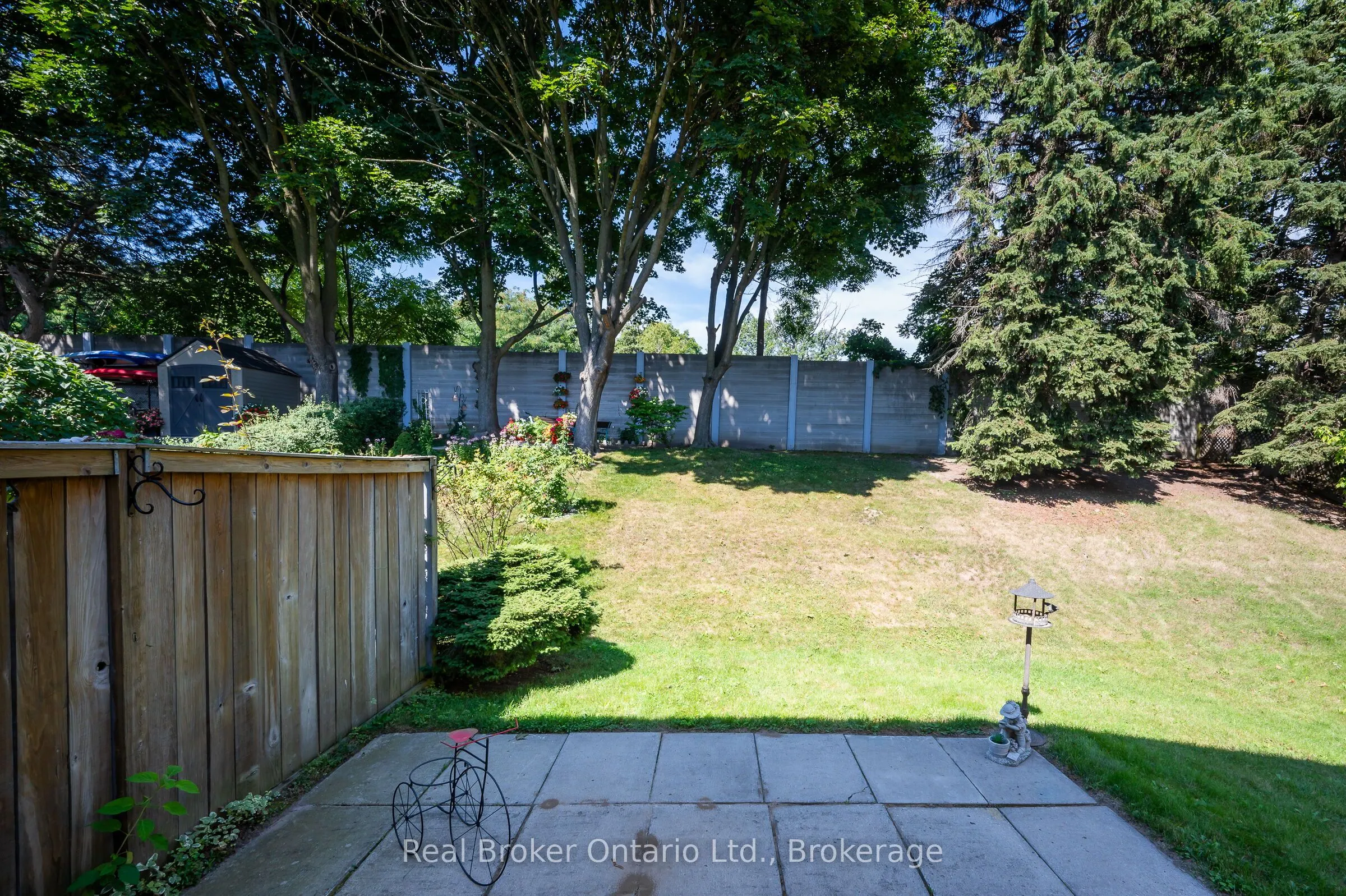 815 Sweetwater Crescent
