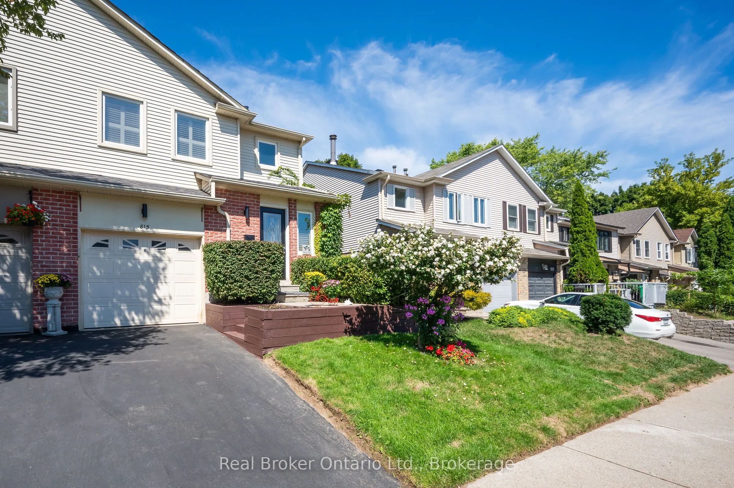 815 Sweetwater Crescent