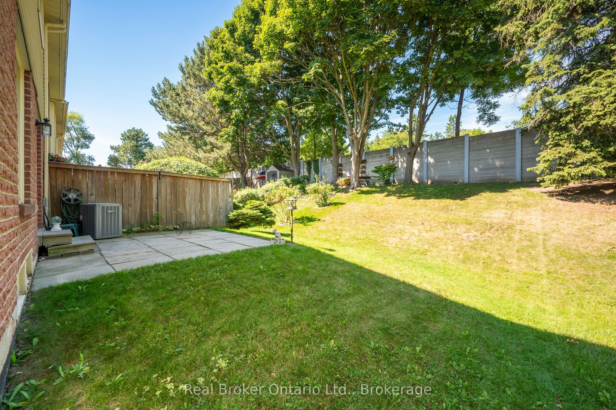 815 Sweetwater Crescent