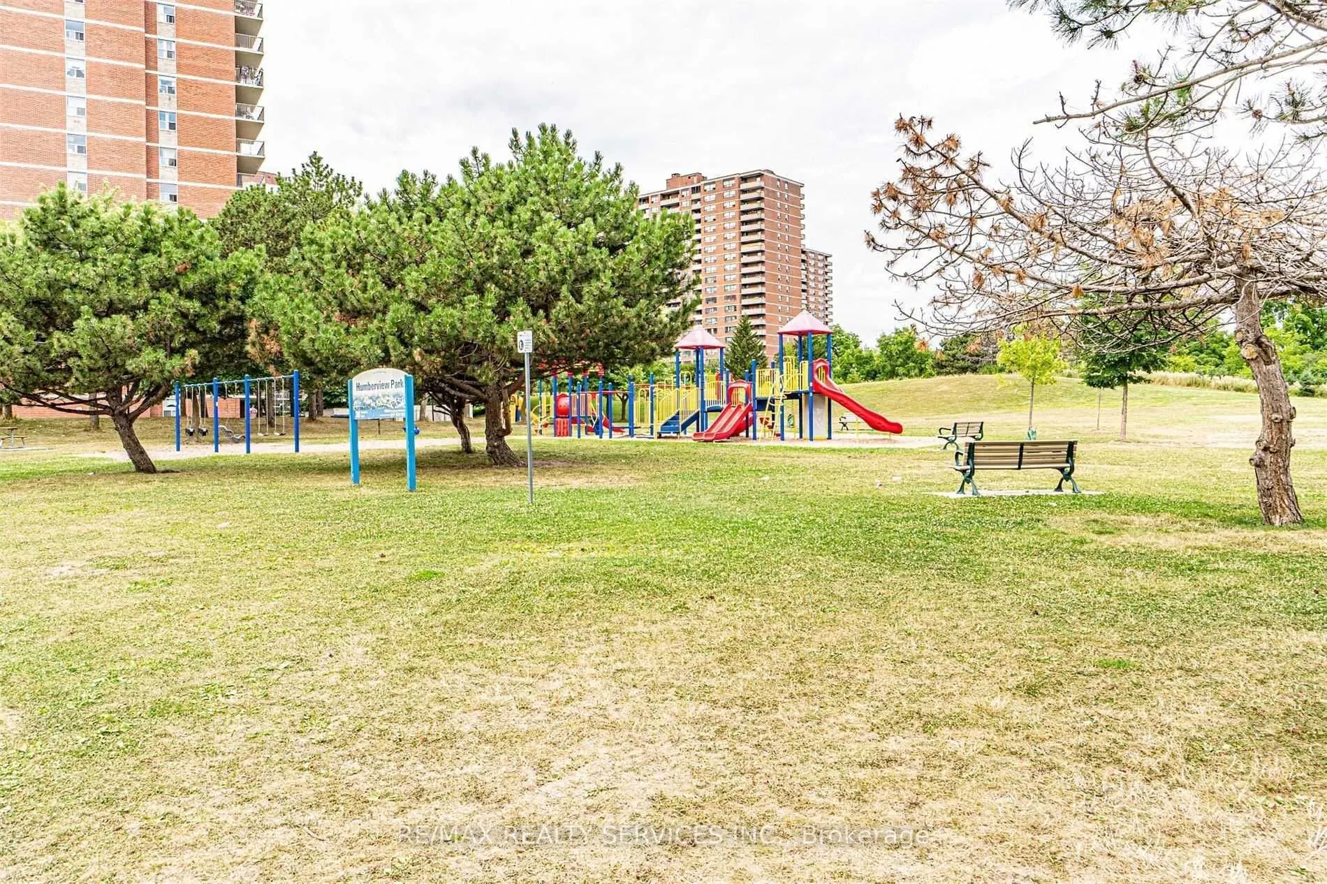 40 Panorama Court, #806