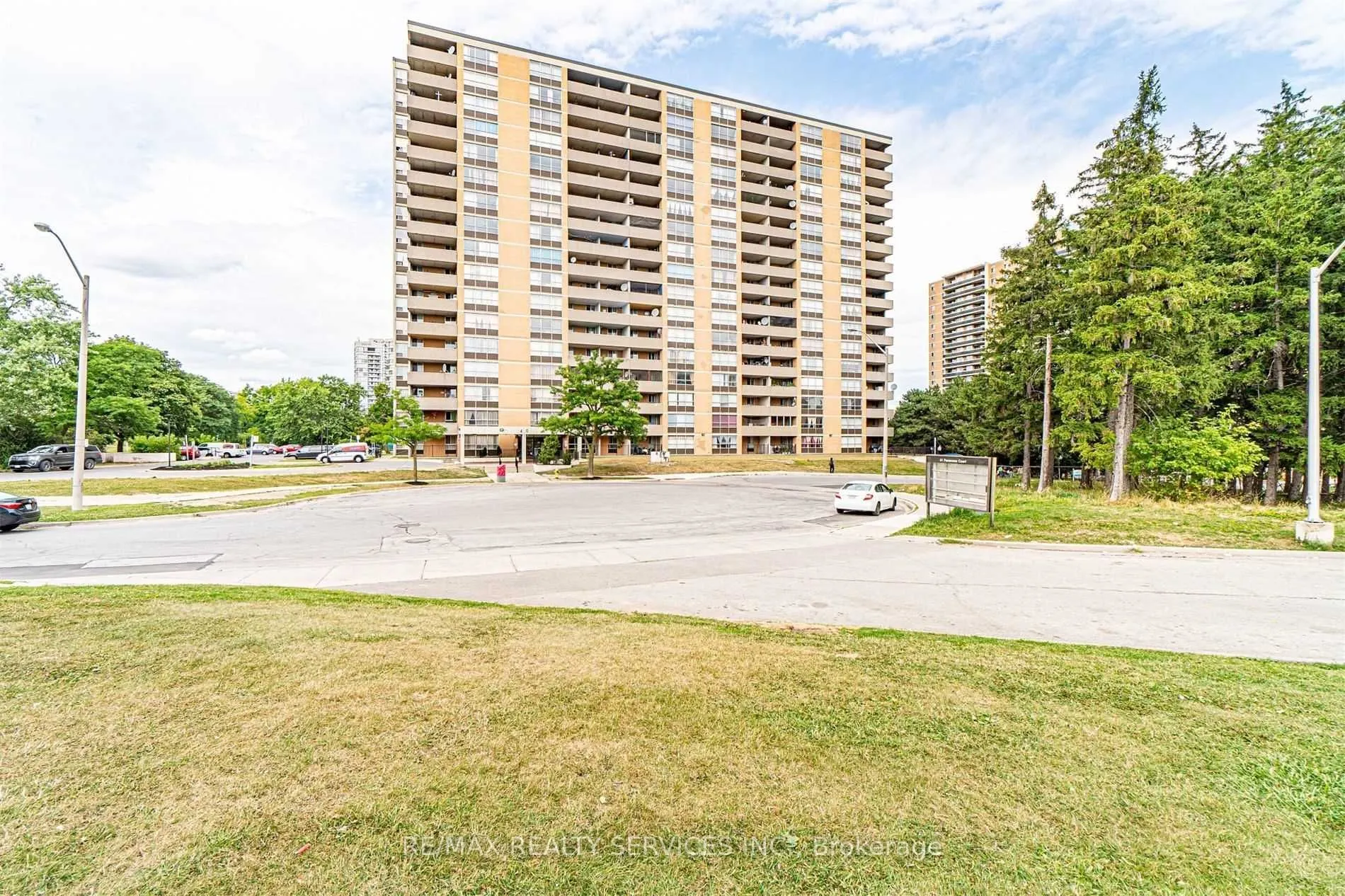 40 Panorama Court, #806