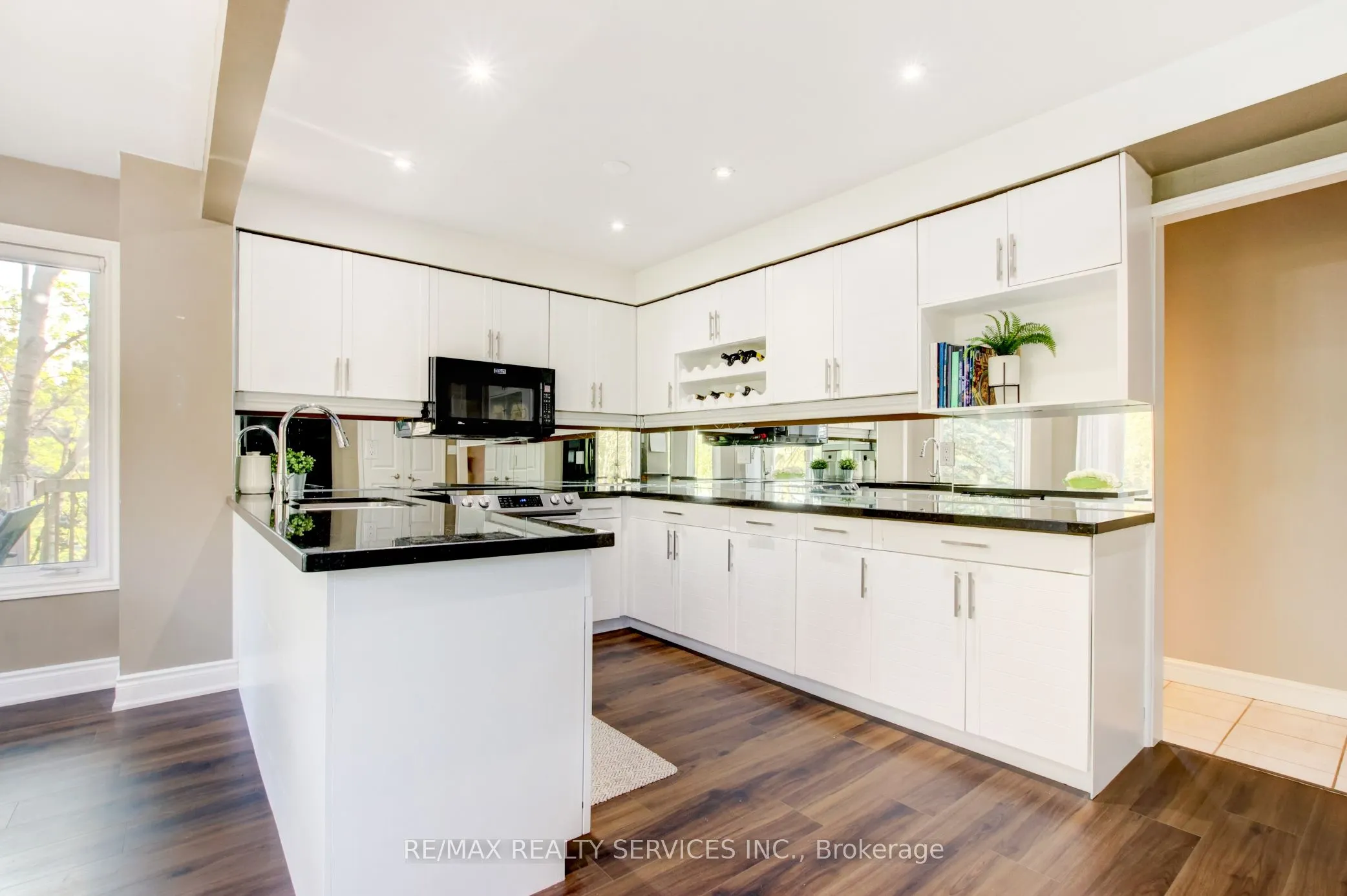 25 Brookbank Court