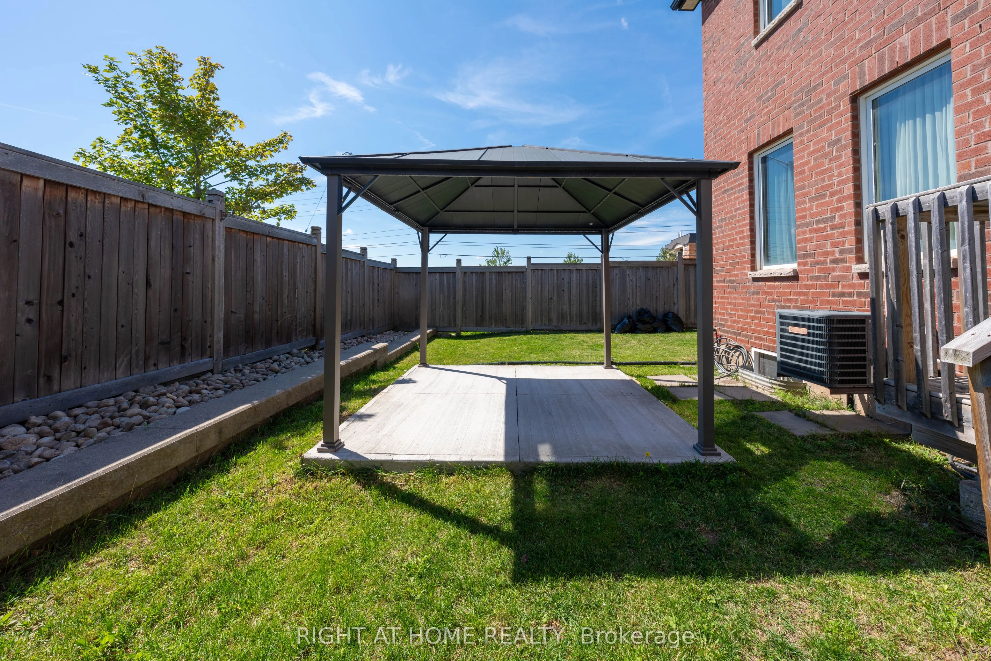 815 Banks Crescent