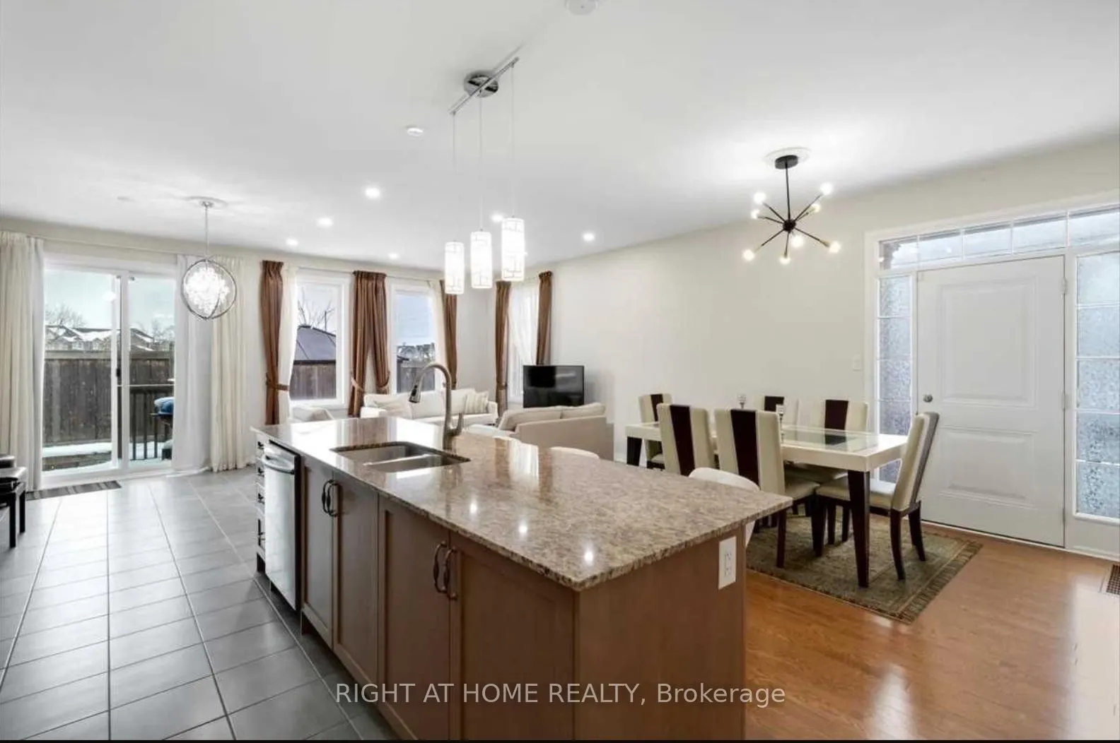 815 Banks Crescent