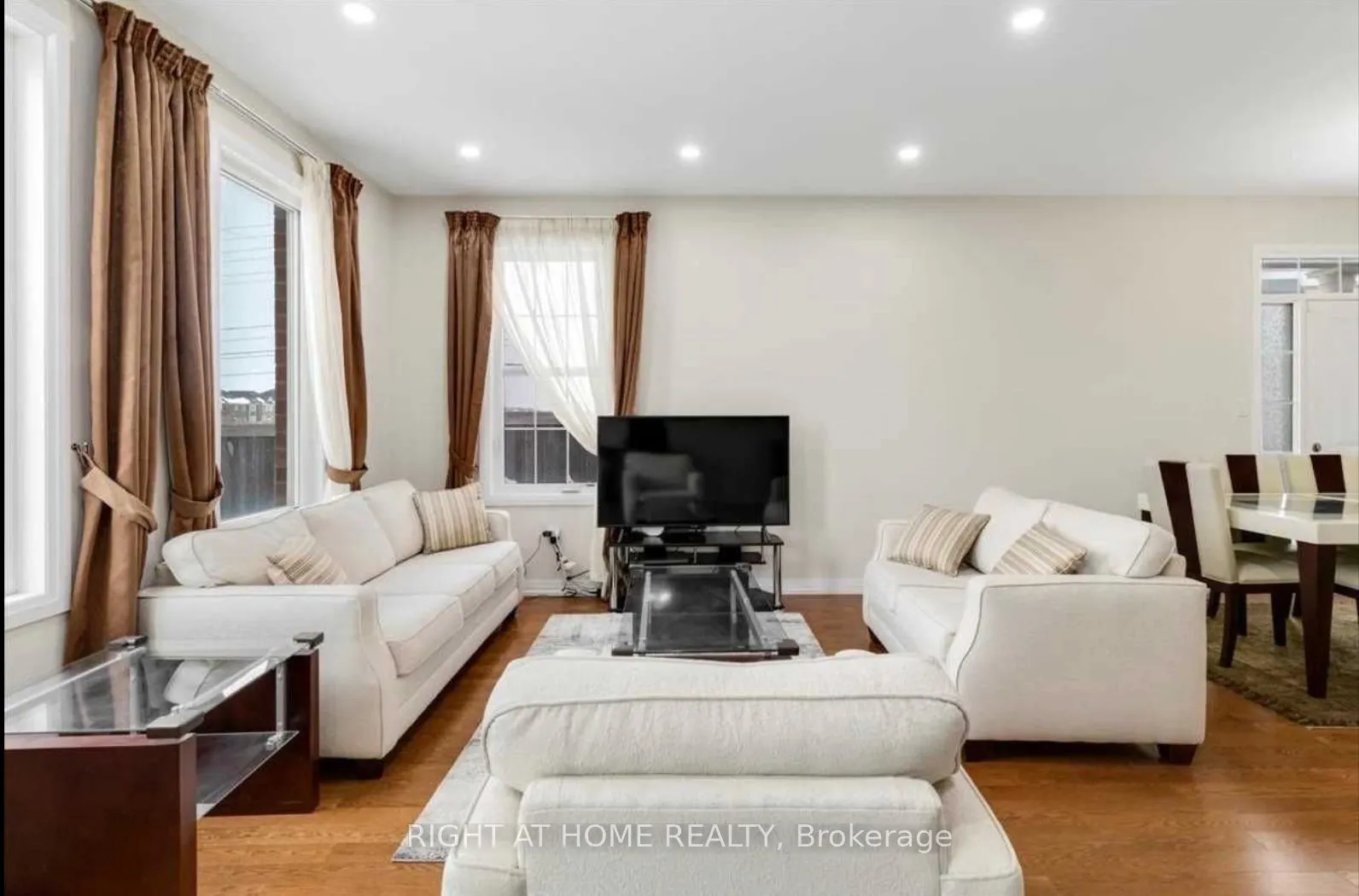815 Banks Crescent
