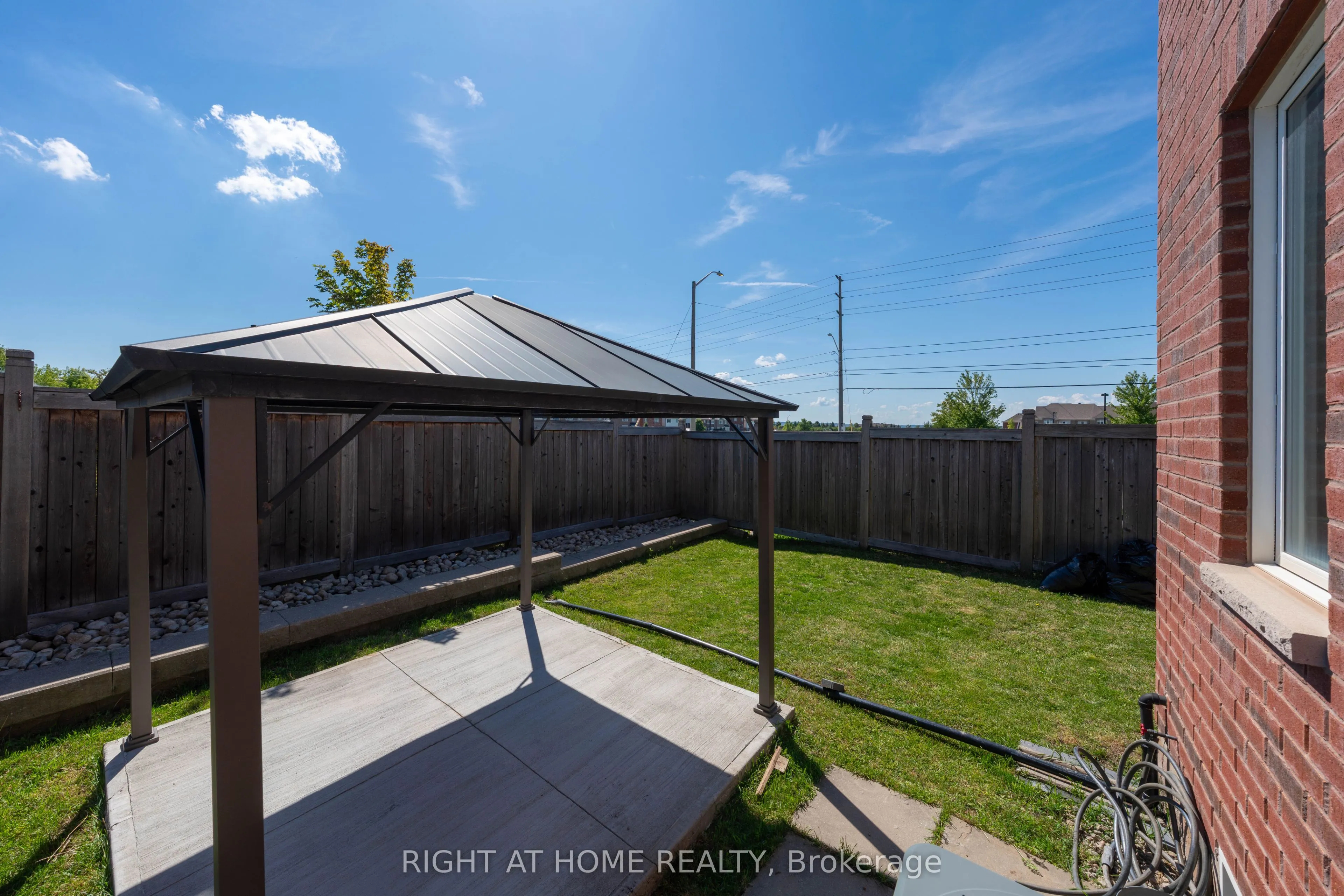 815 Banks Crescent
