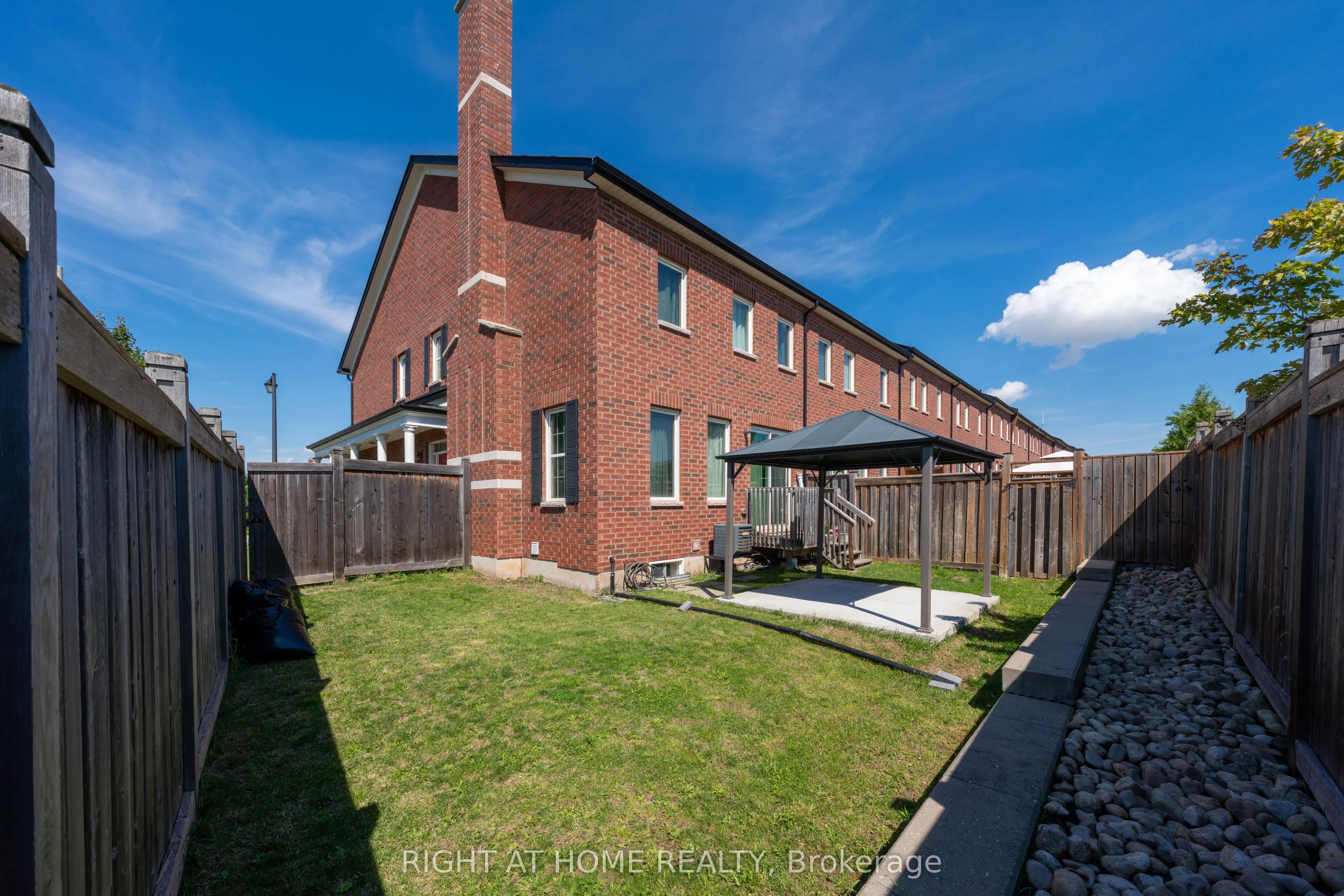 815 Banks Crescent