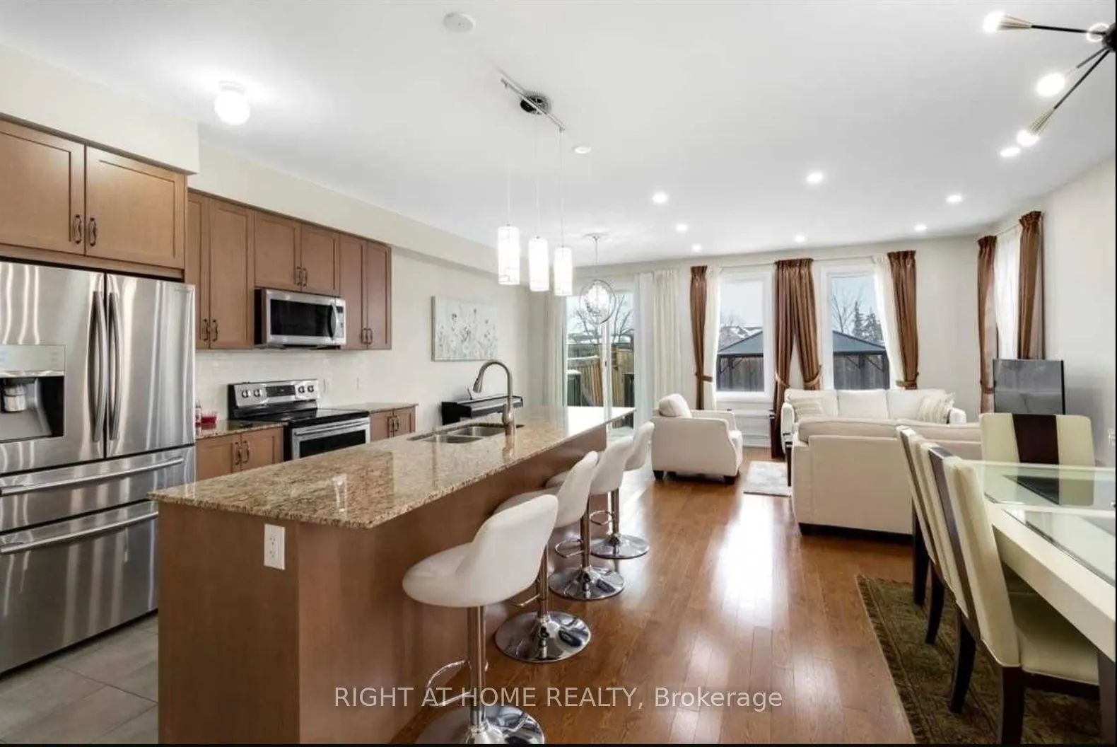 815 Banks Crescent