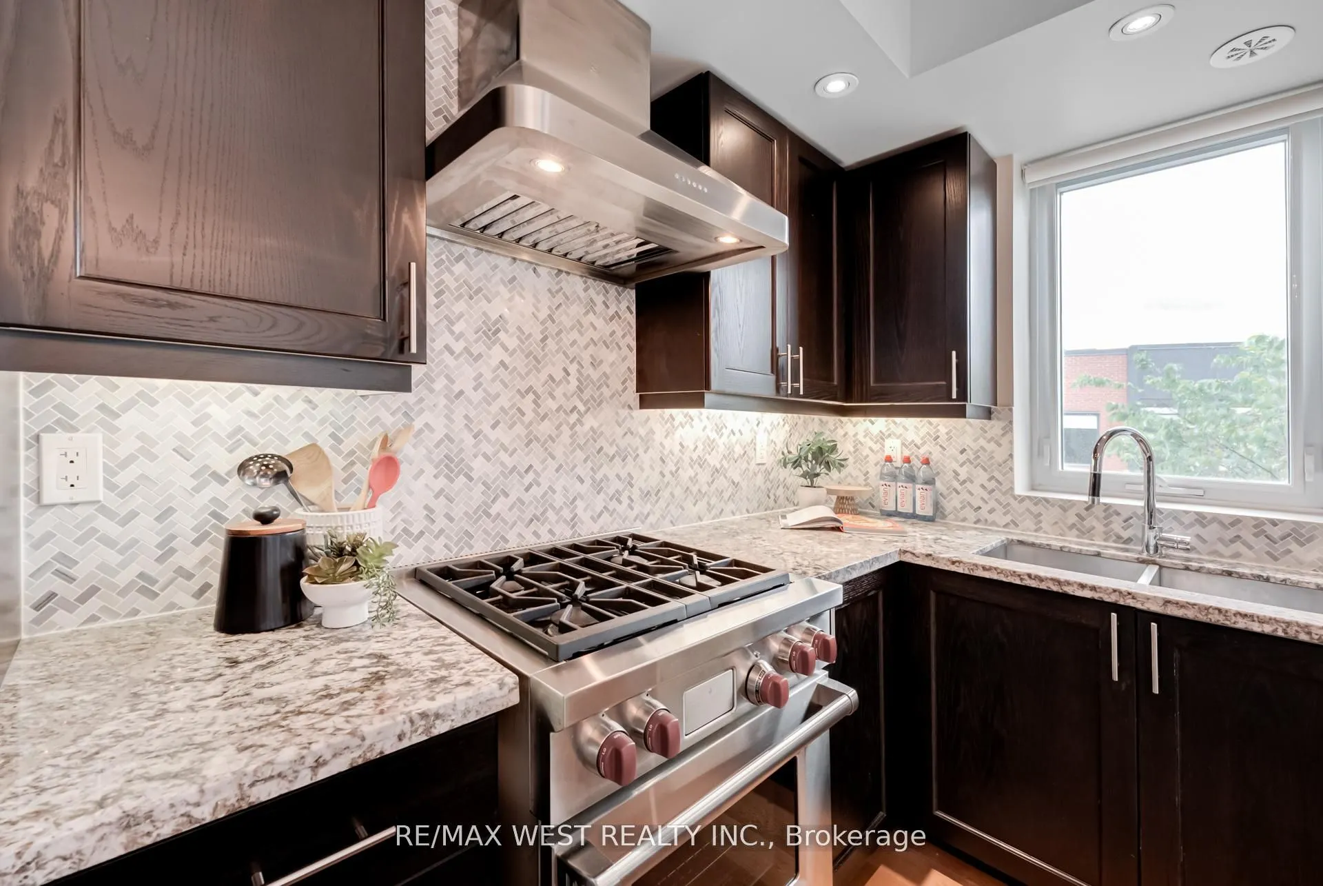15 Sousa Mendes Street, #103