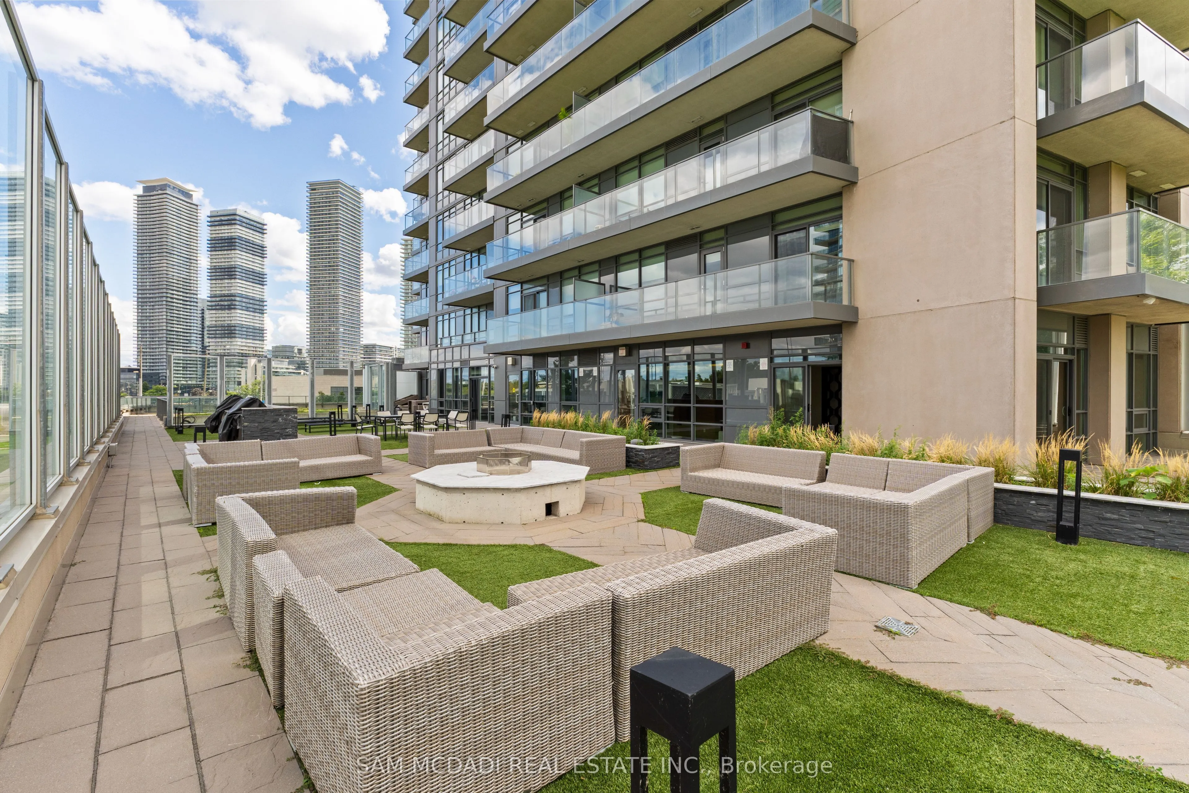 36 Park Lawn Road, #1109