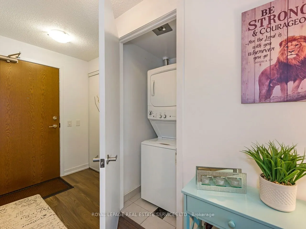 2560 Eglinton Avenue W, #1807