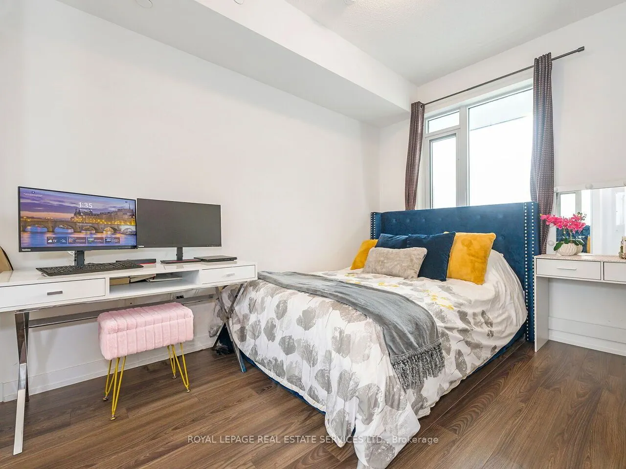 2560 Eglinton Avenue W, #1807