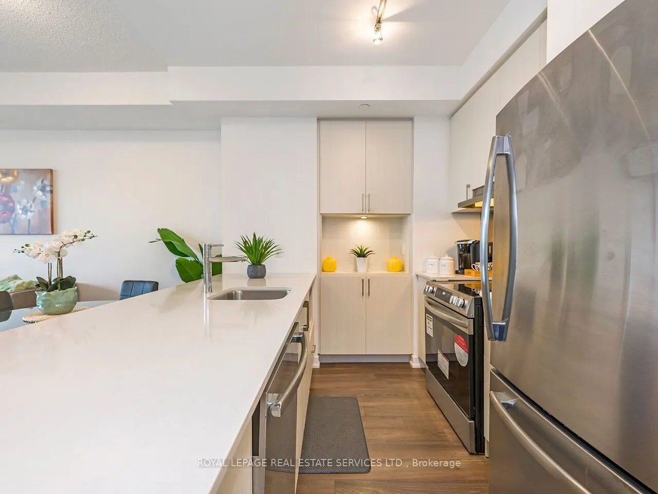 2560 Eglinton Avenue W, #1807