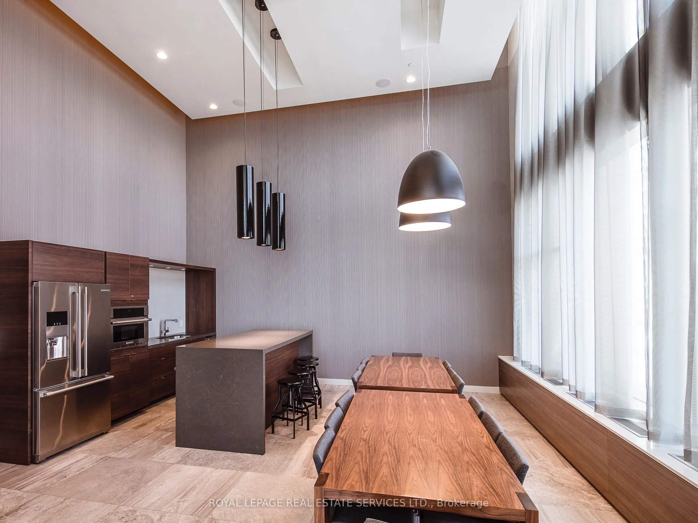 2560 Eglinton Avenue W, #1807