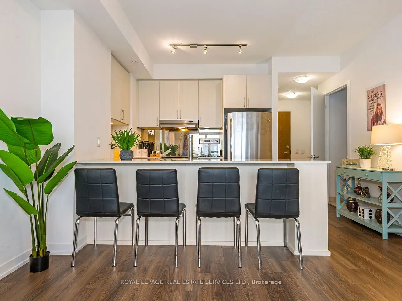2560 Eglinton Avenue W, #1807