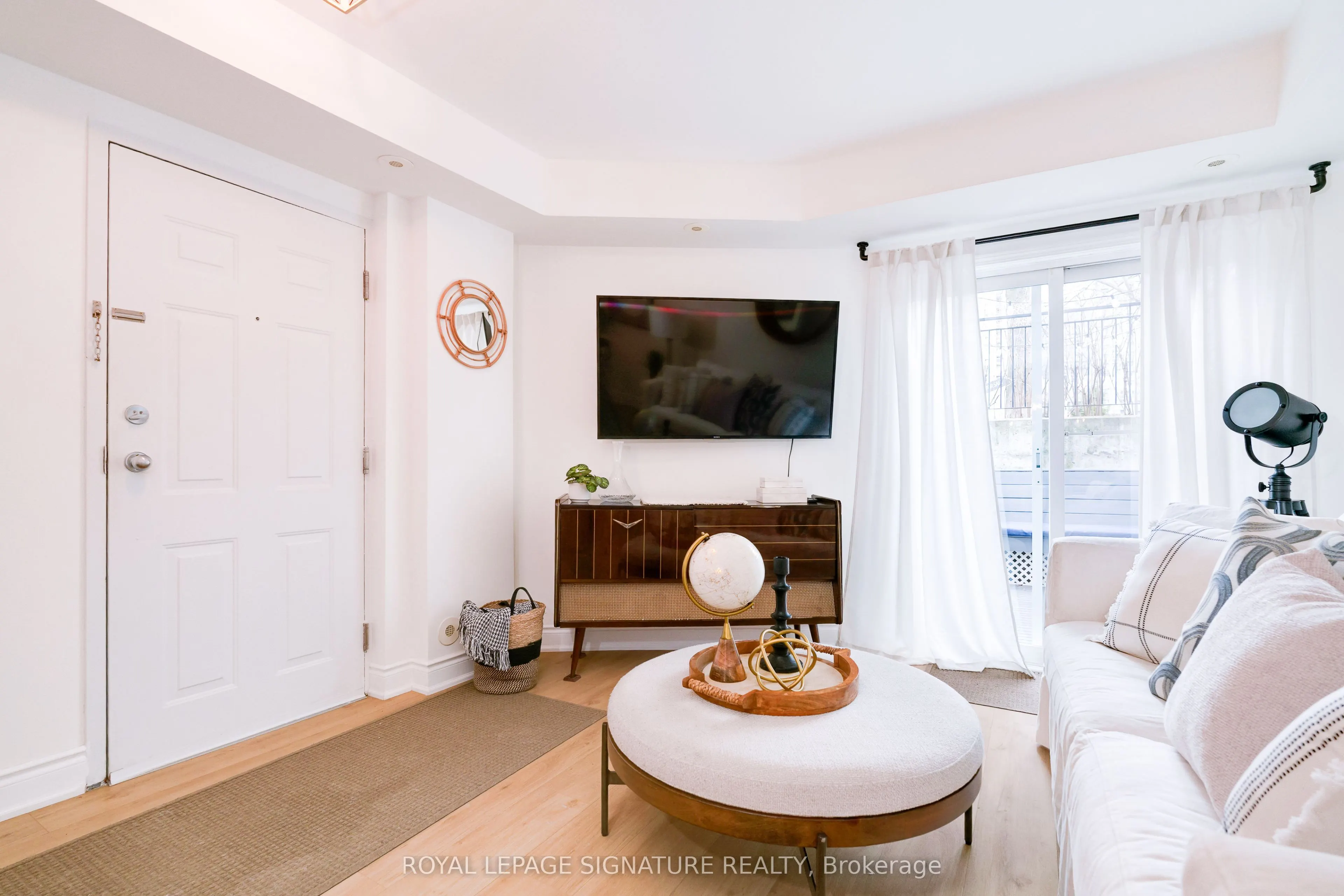 28 Laidlaw Street, #1602