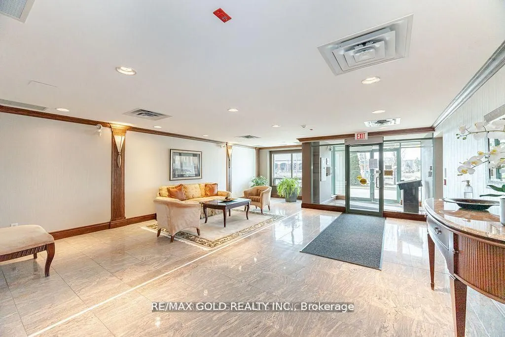 25 Via Rosedale Way, #108