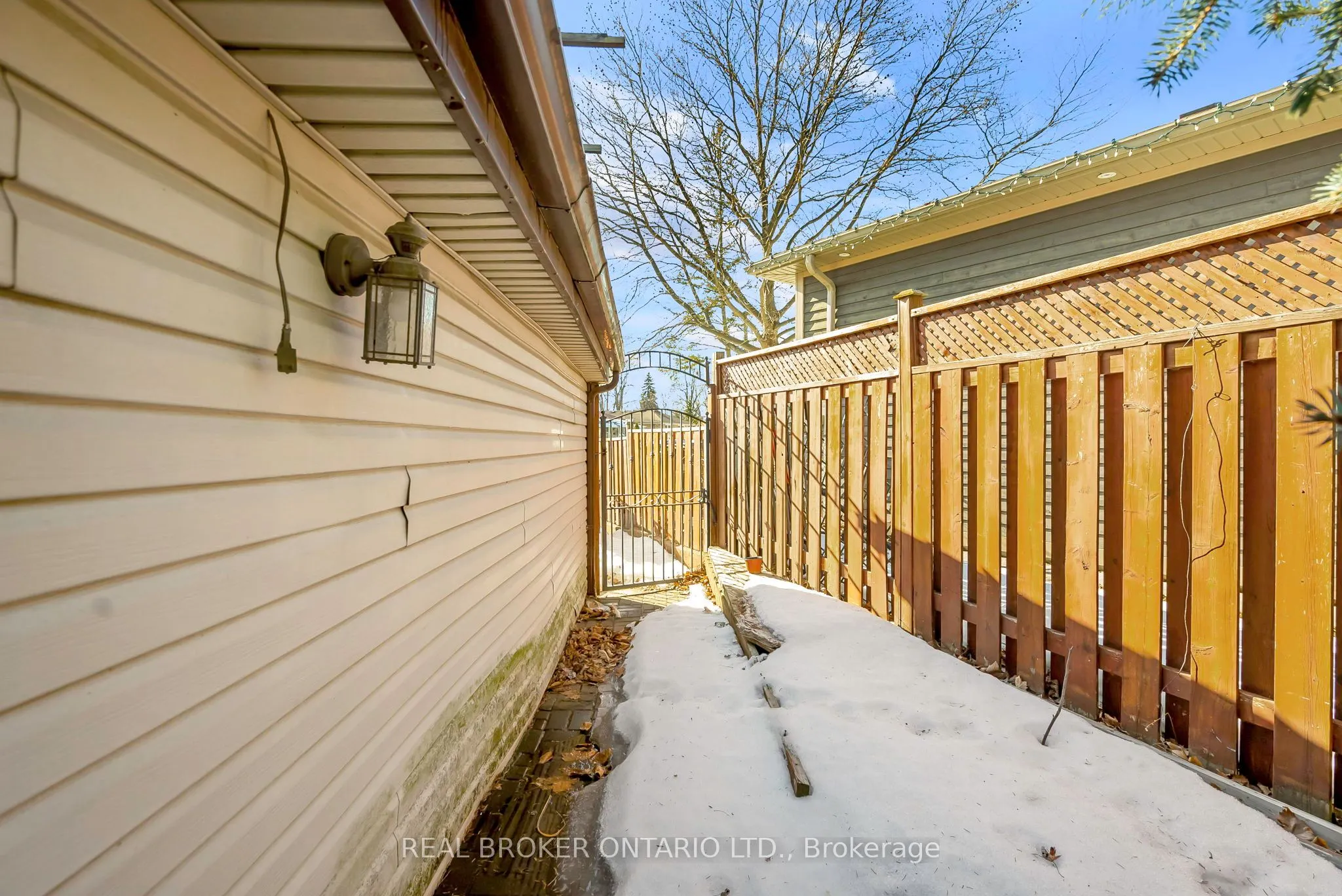 3465 Orion Crescent