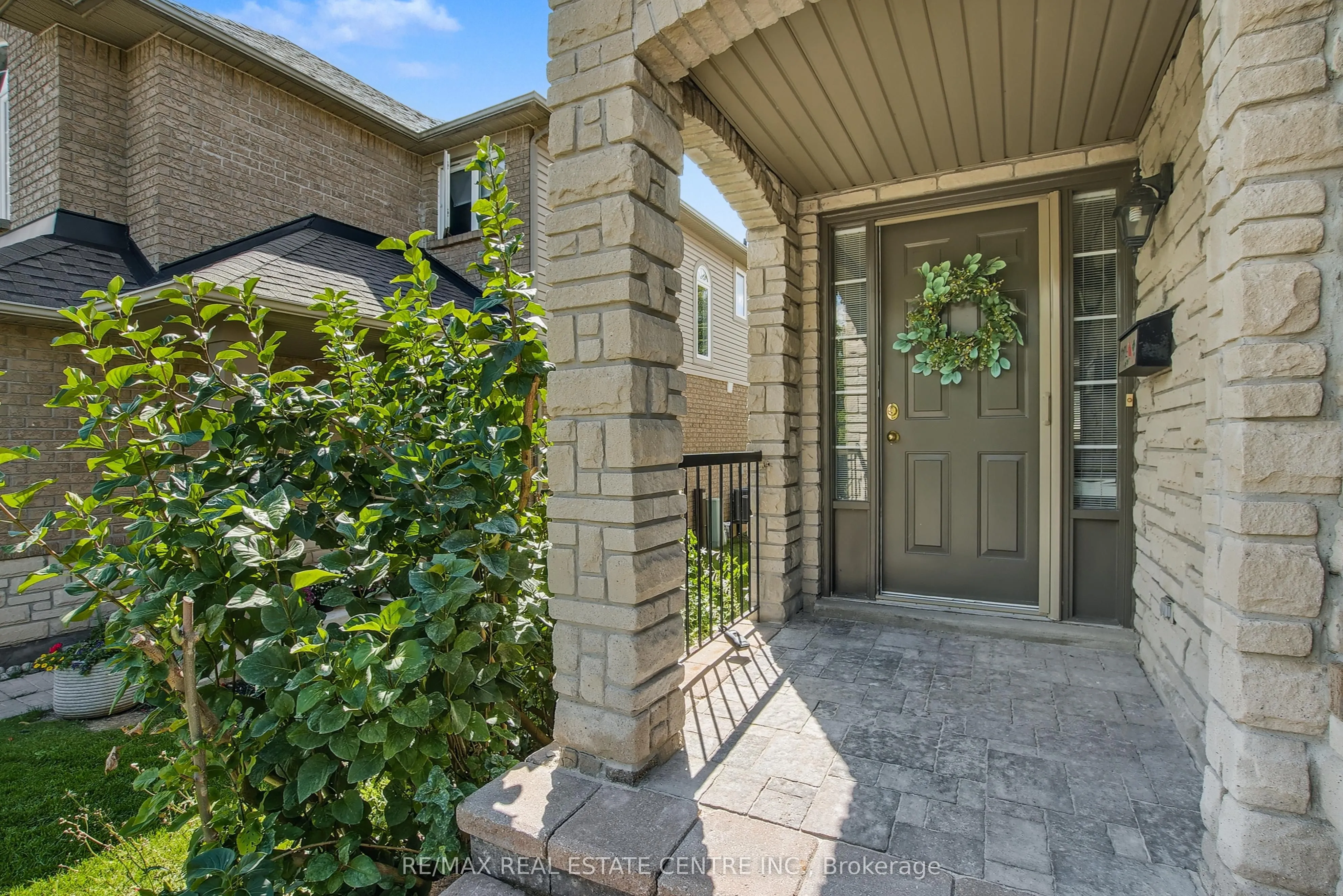 130 Robert Street, #14
