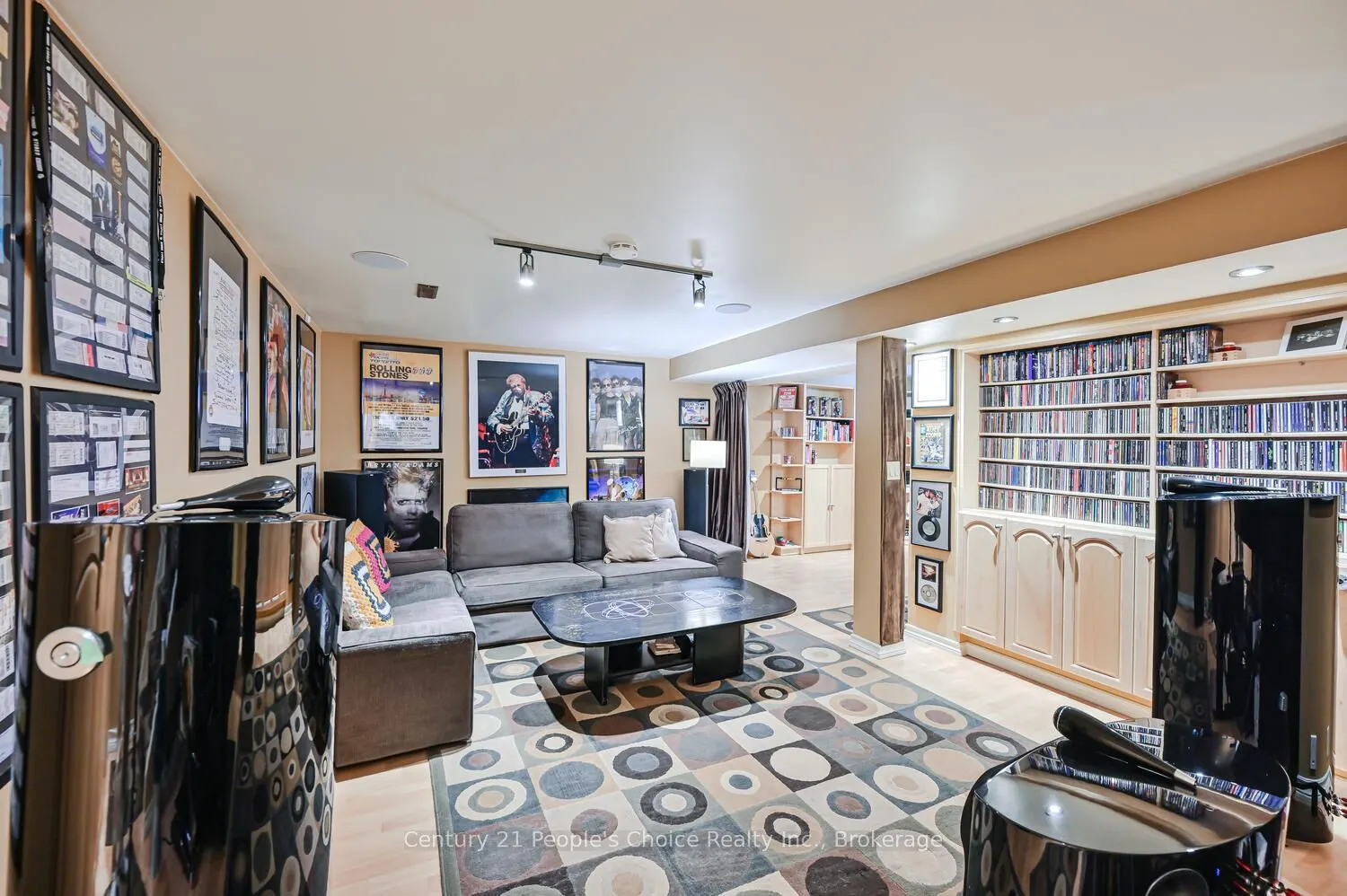 2 Fontaine Court
