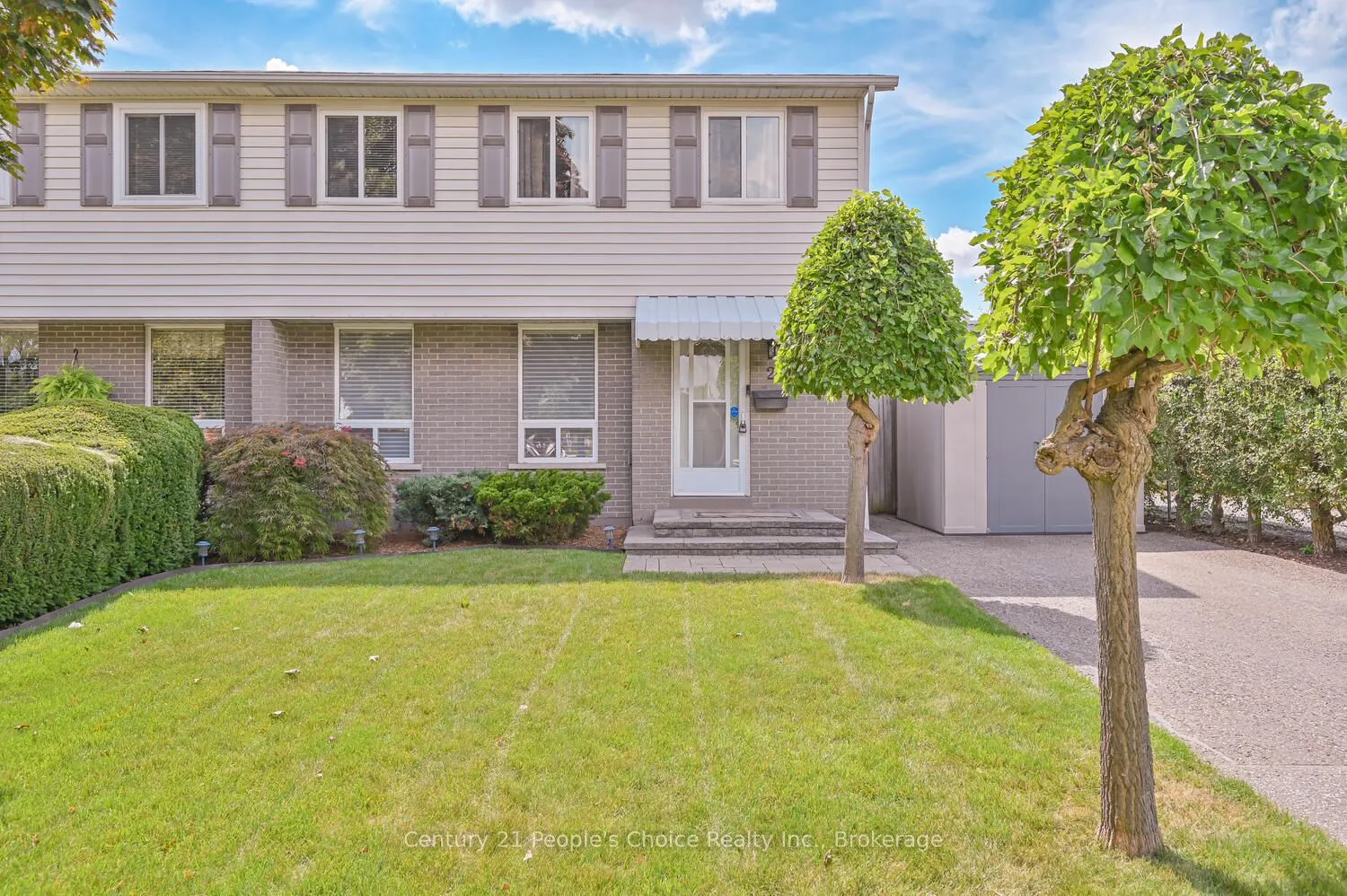 2 Fontaine Court