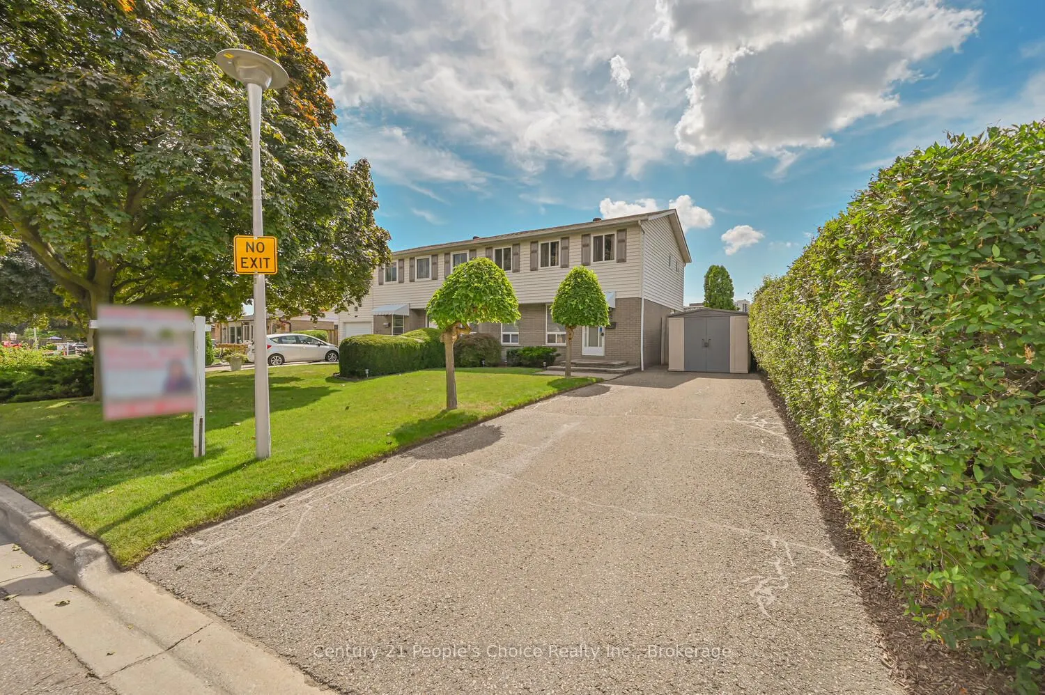 2 Fontaine Court