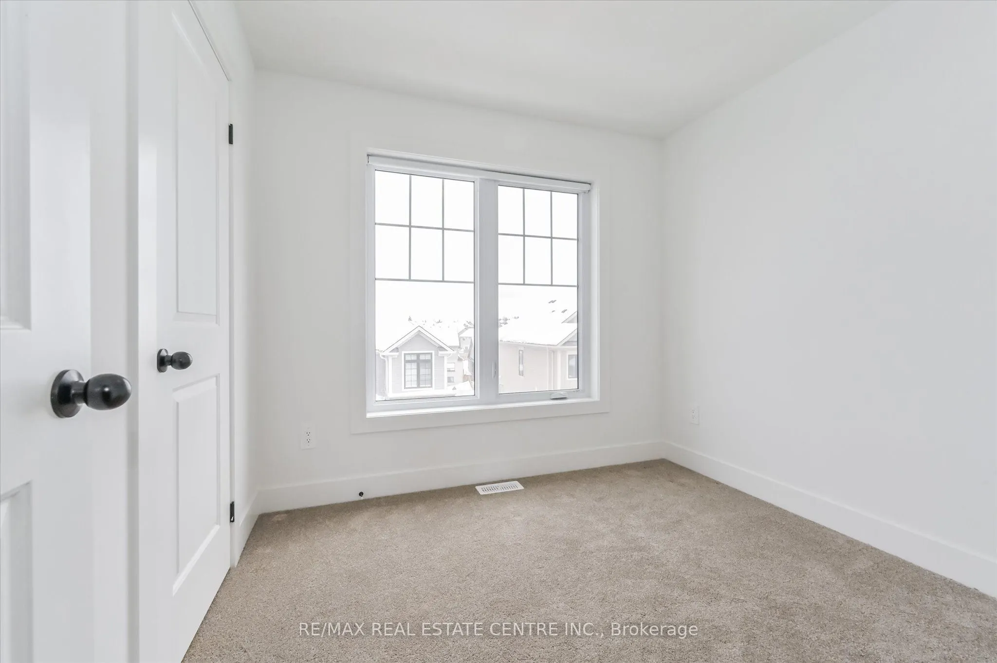 690 Broadway Avenue, #3