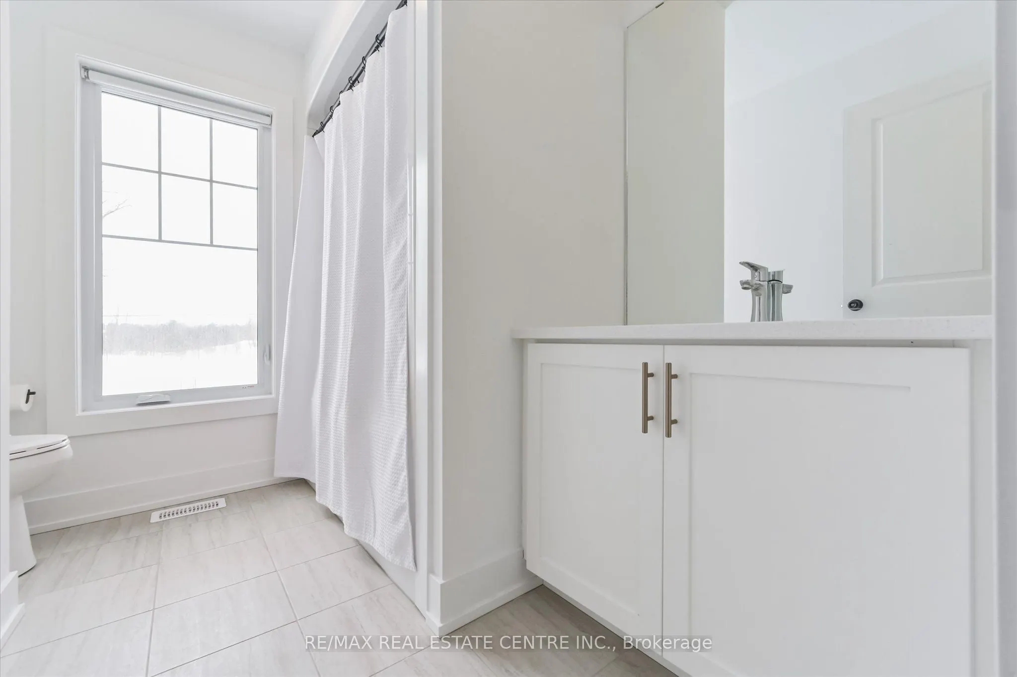 690 Broadway Avenue, #3