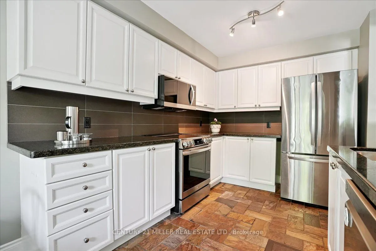 5427 Lakeshore Road, #4