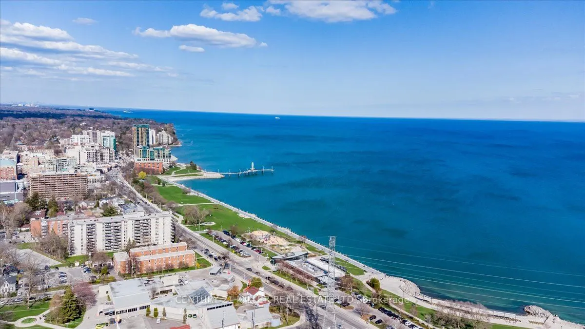 5427 Lakeshore Road, #4