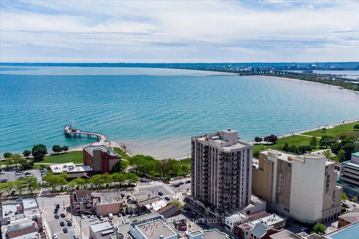 5427 Lakeshore Road, #4