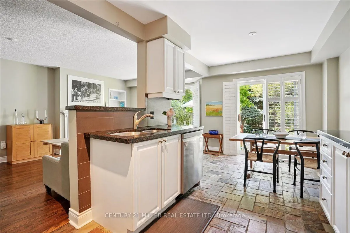 5427 Lakeshore Road, #4